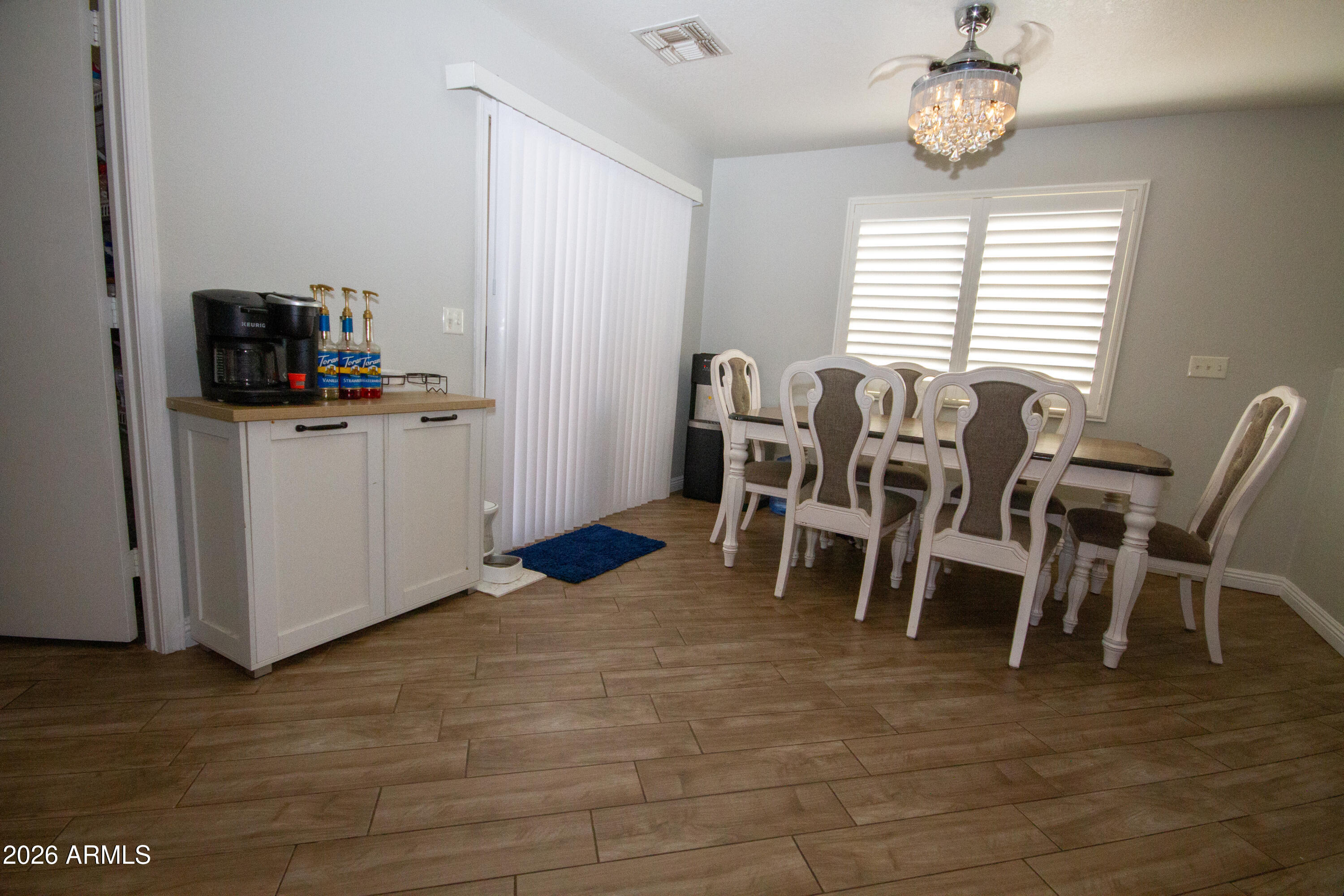 1204 E Silversmith Trail