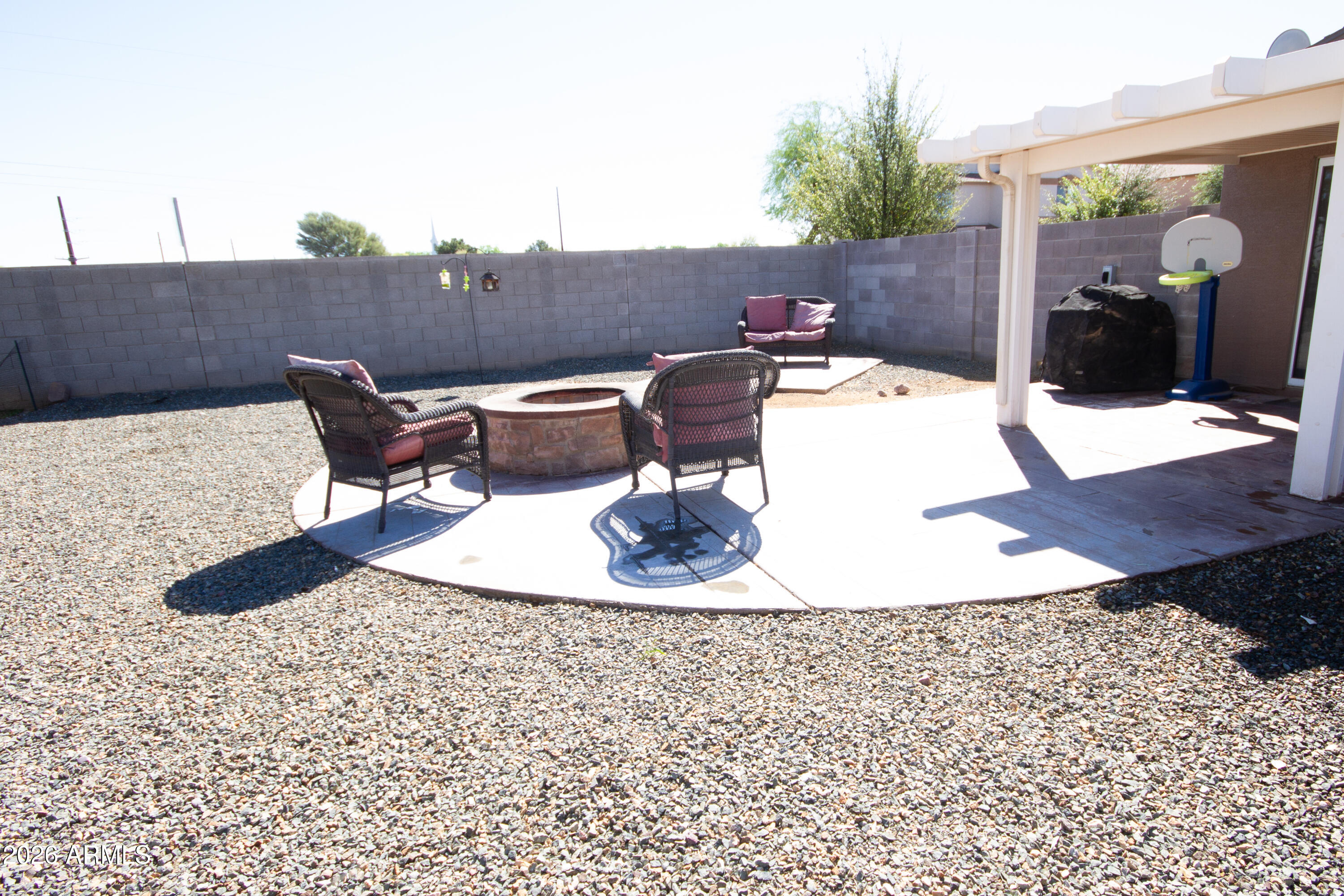 1204 E Silversmith Trail