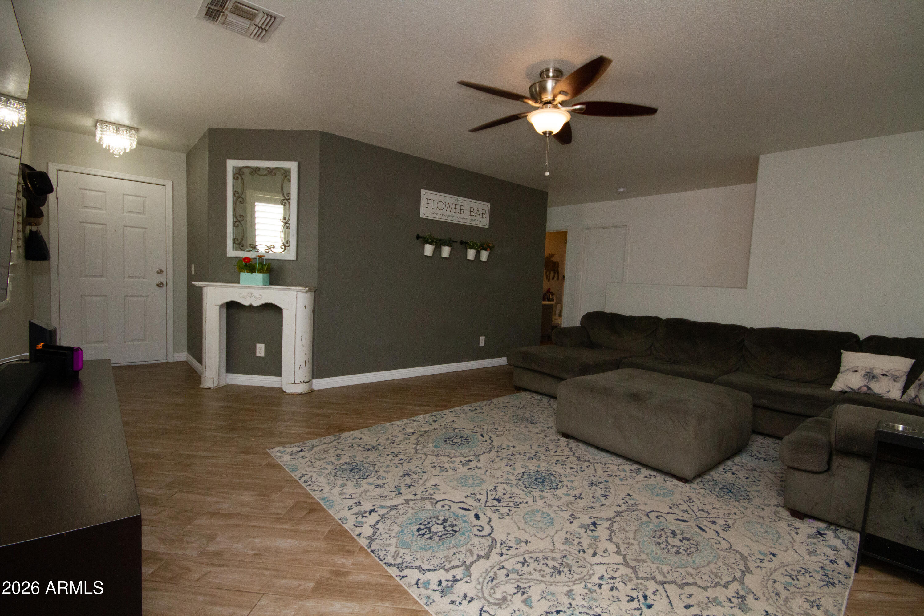 1204 E Silversmith Trail