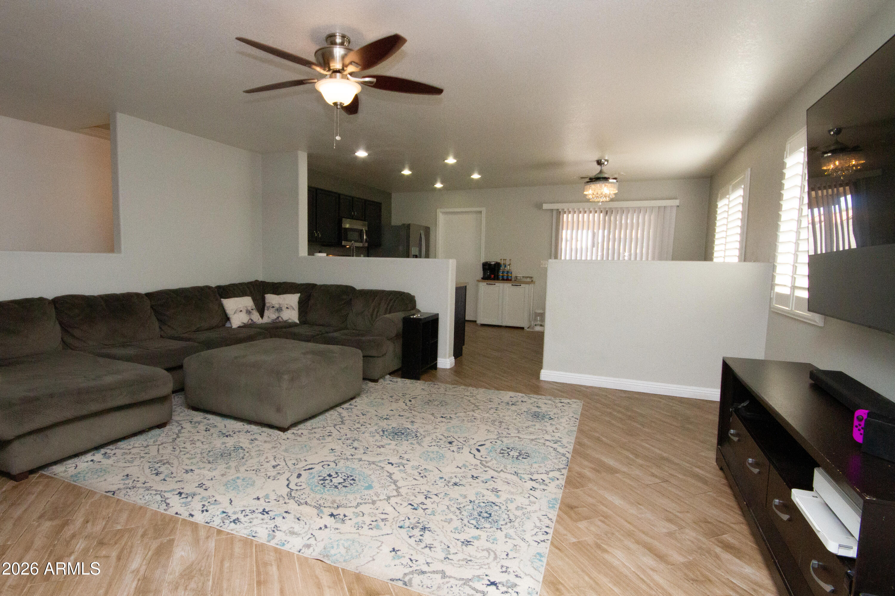 1204 E Silversmith Trail