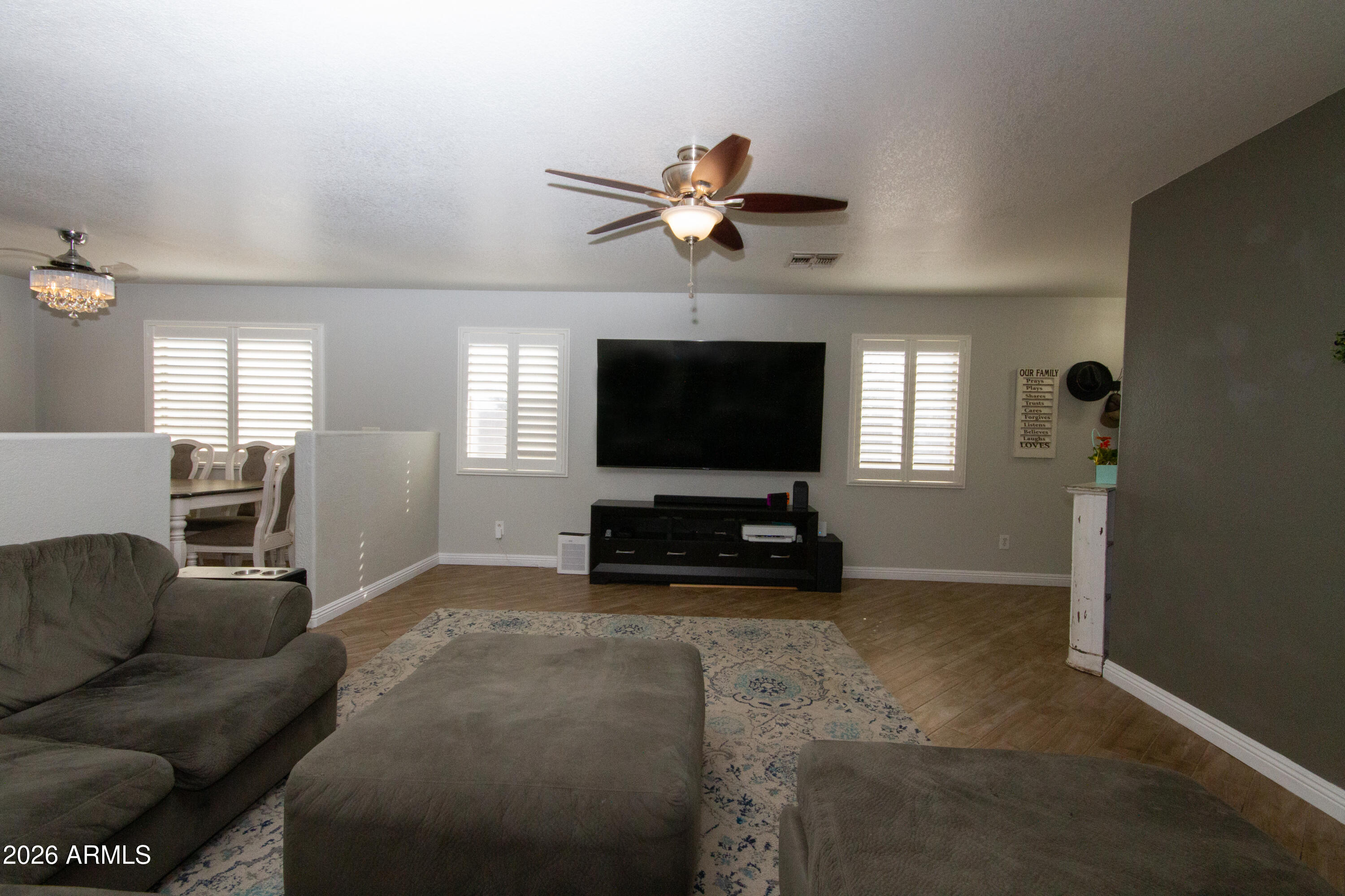 1204 E Silversmith Trail