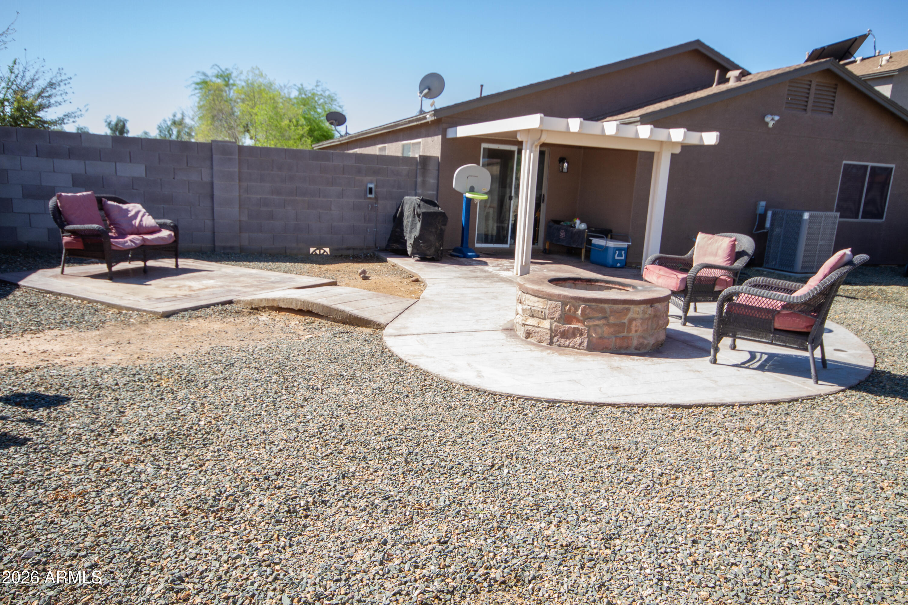 1204 E Silversmith Trail