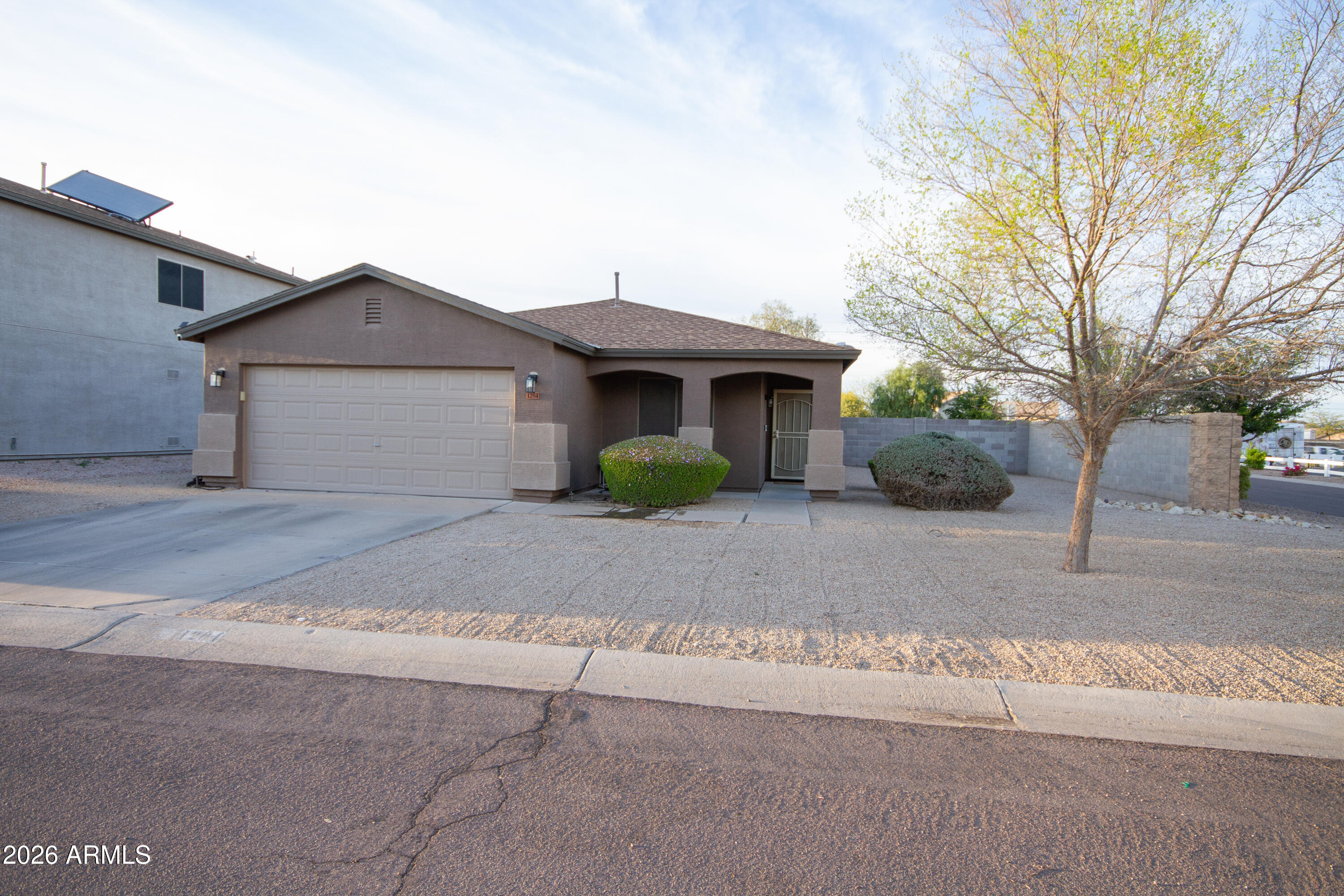 1204 E Silversmith Trail