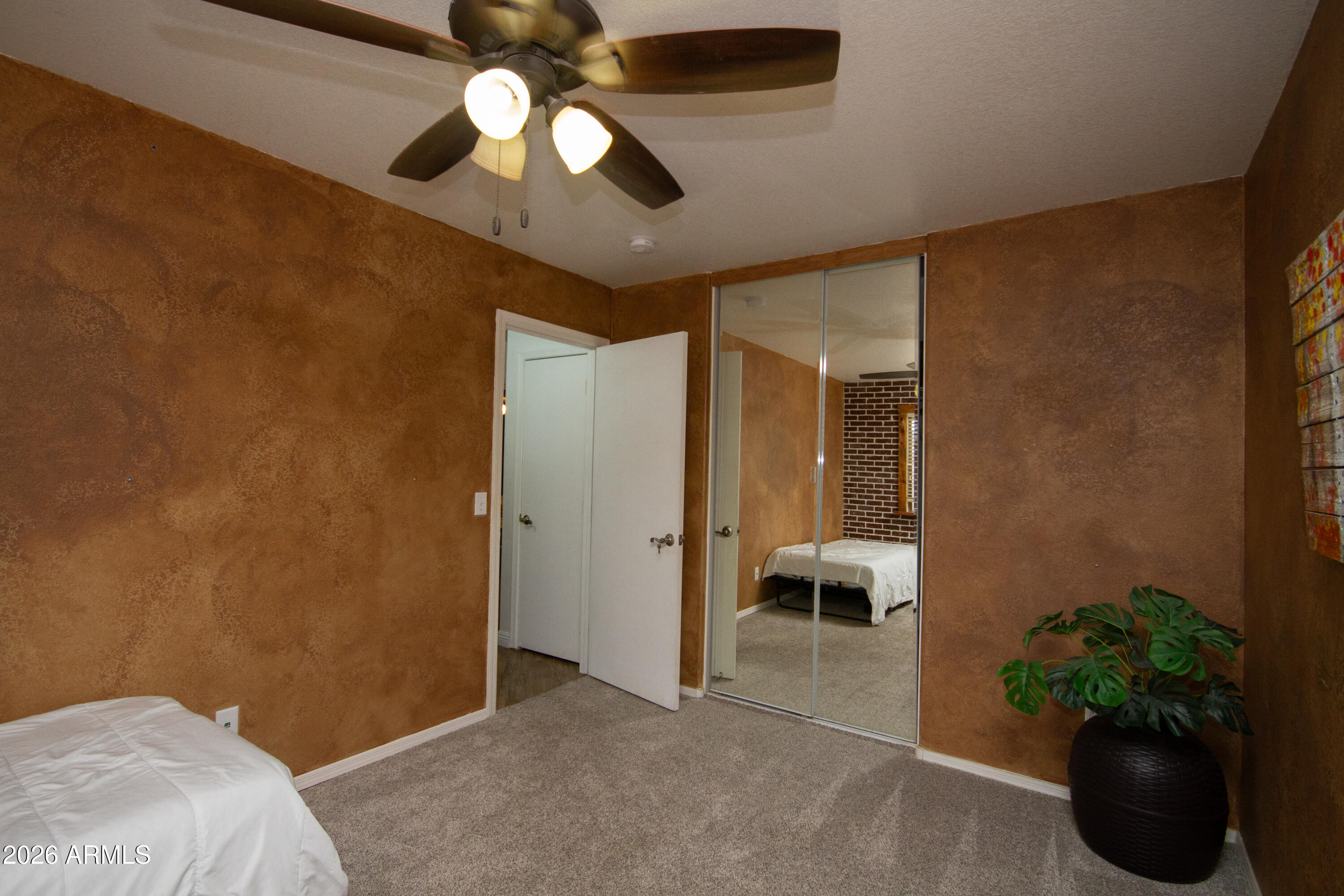 1204 E Silversmith Trail