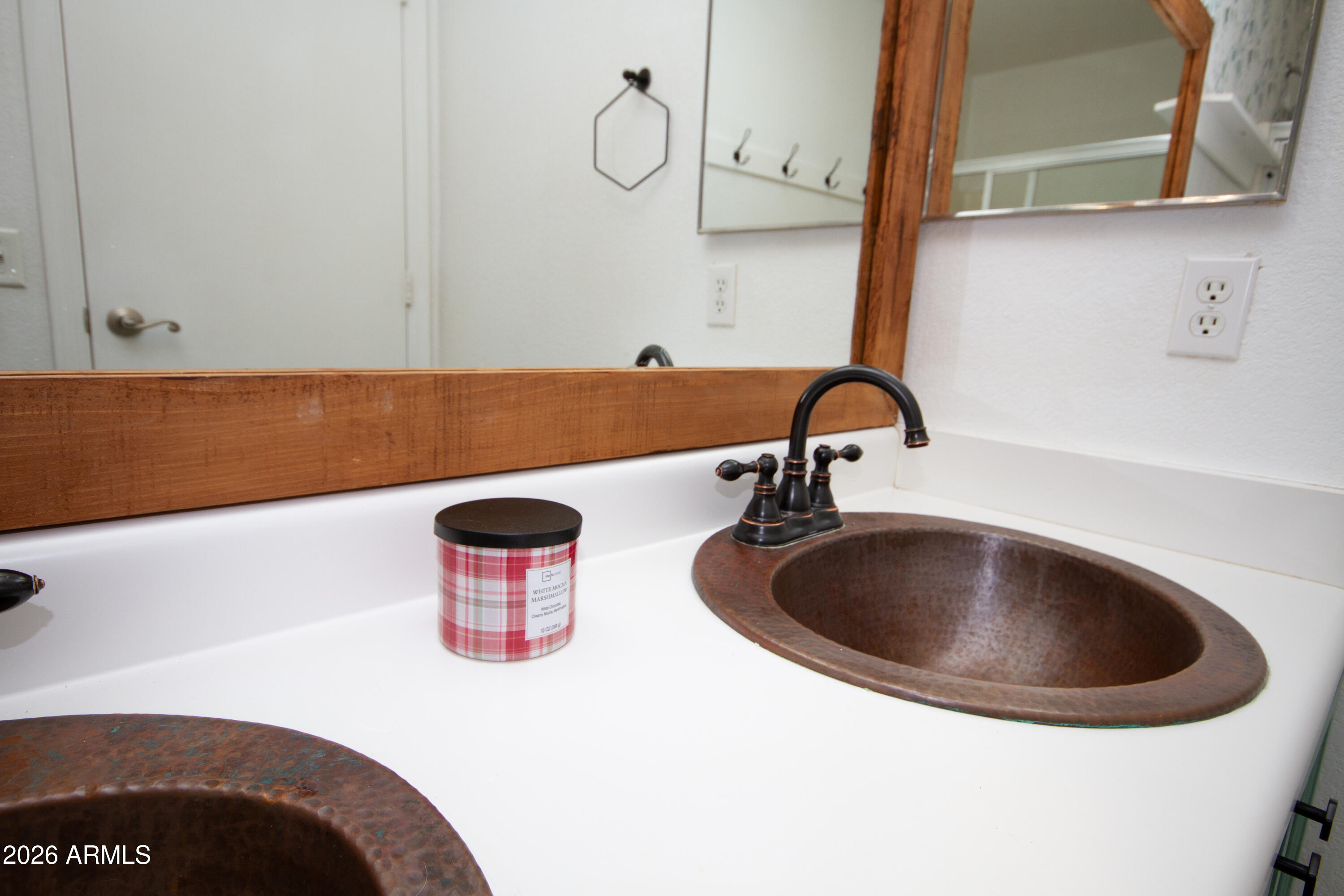 1204 E Silversmith Trail