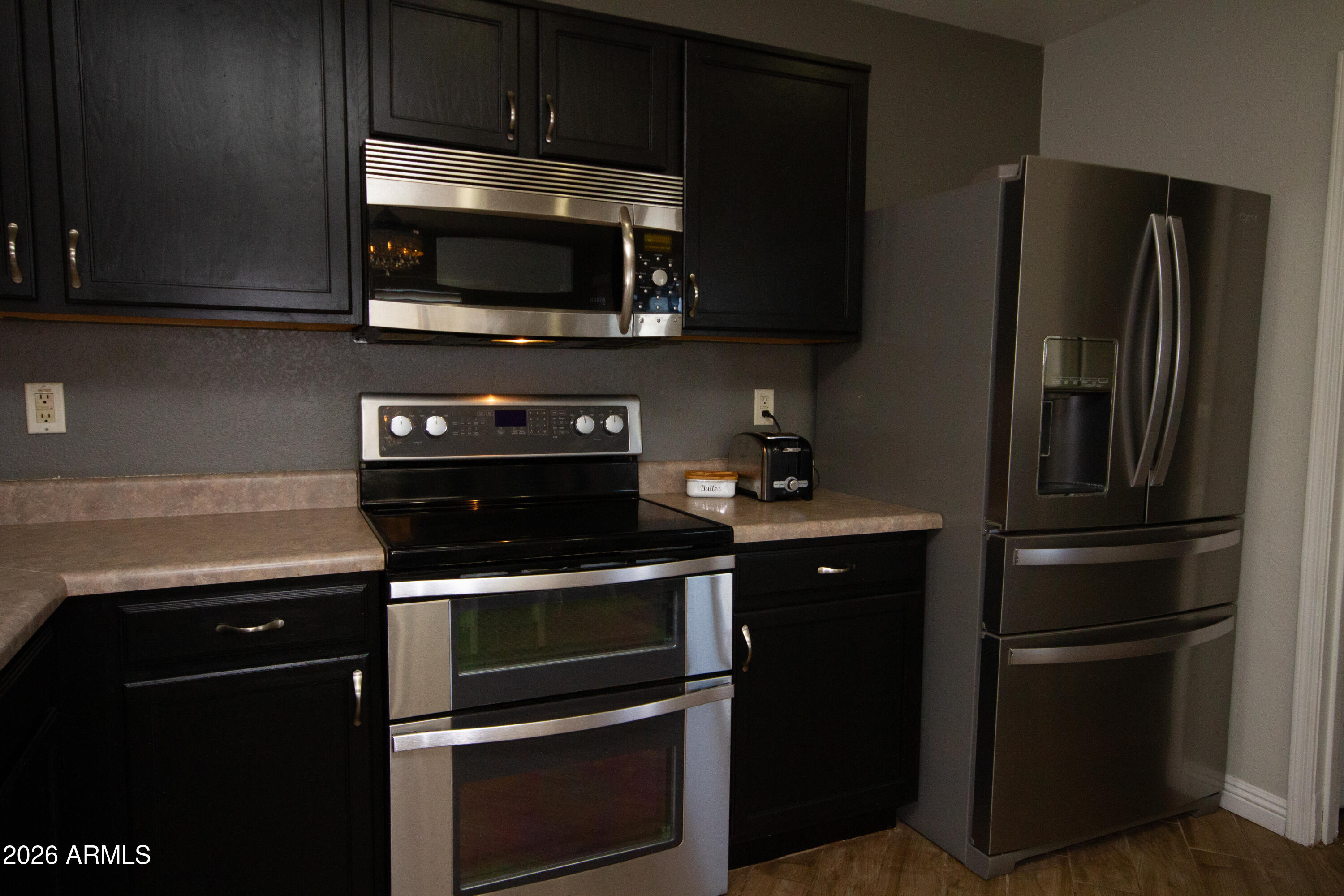 1204 E Silversmith Trail