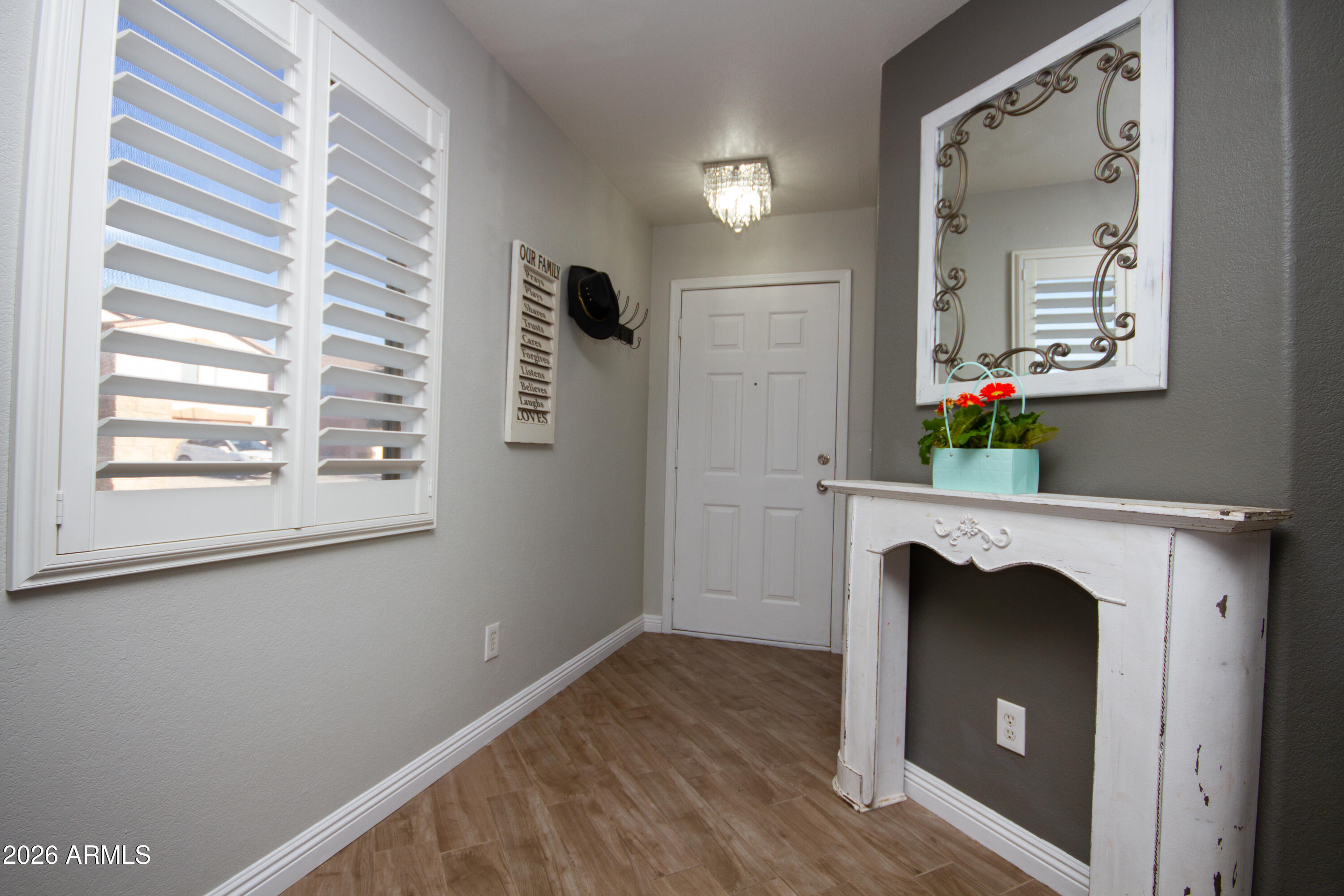 1204 E Silversmith Trail
