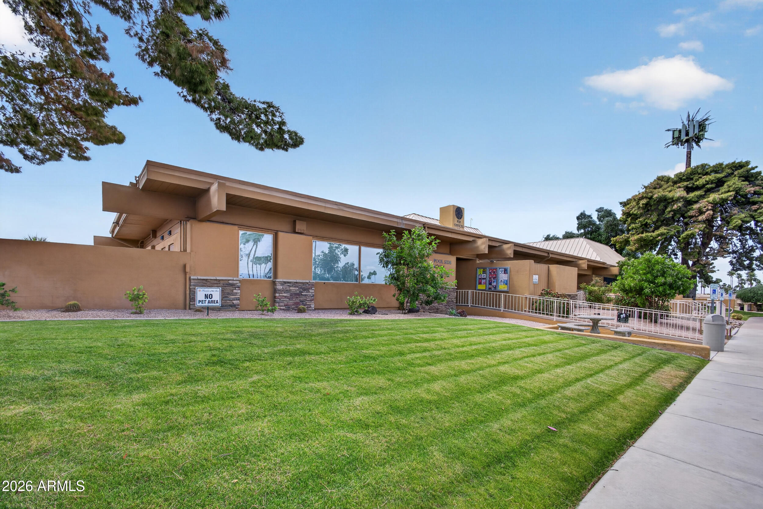 523 S PARK VIEW Circle