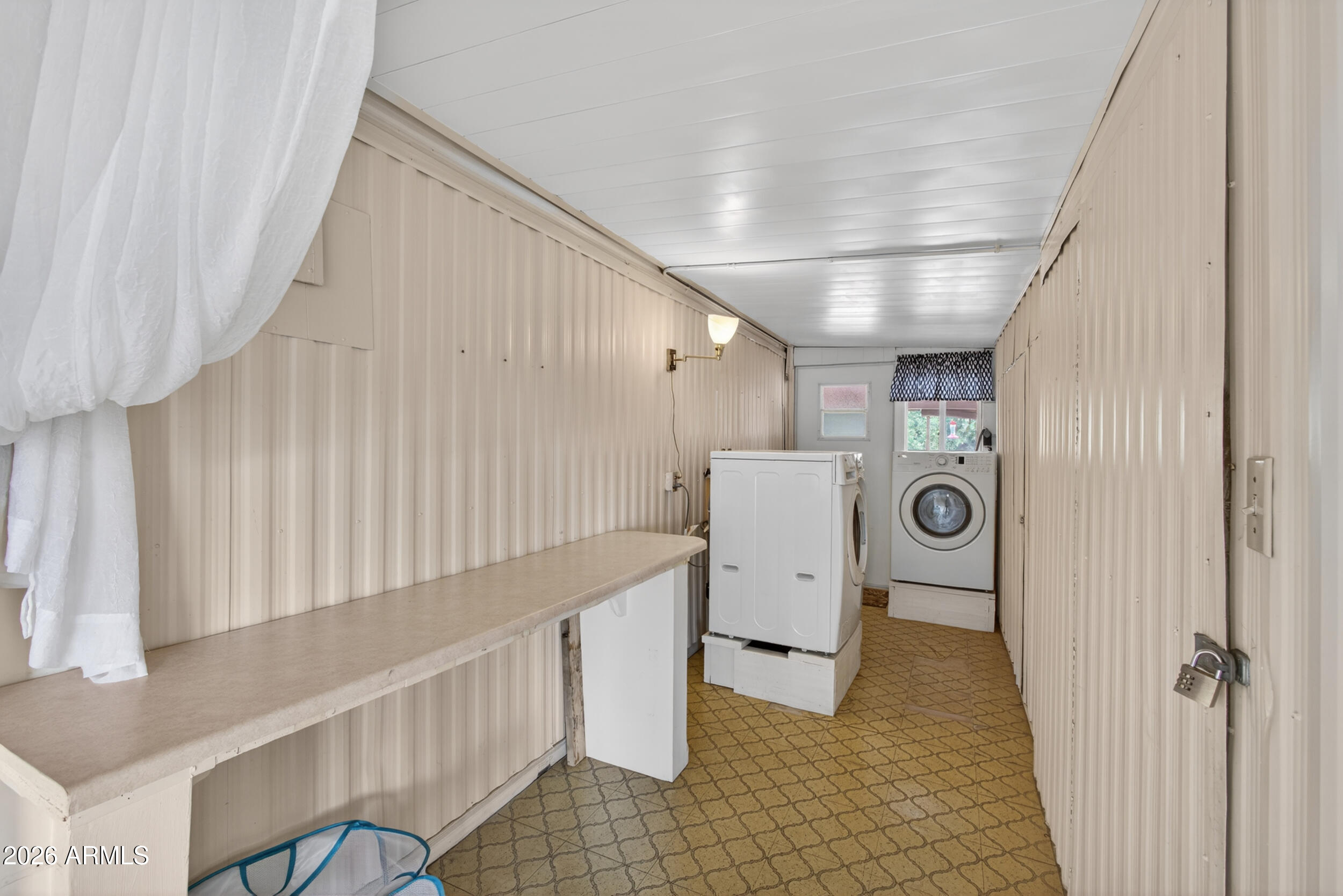 523 S PARK VIEW Circle