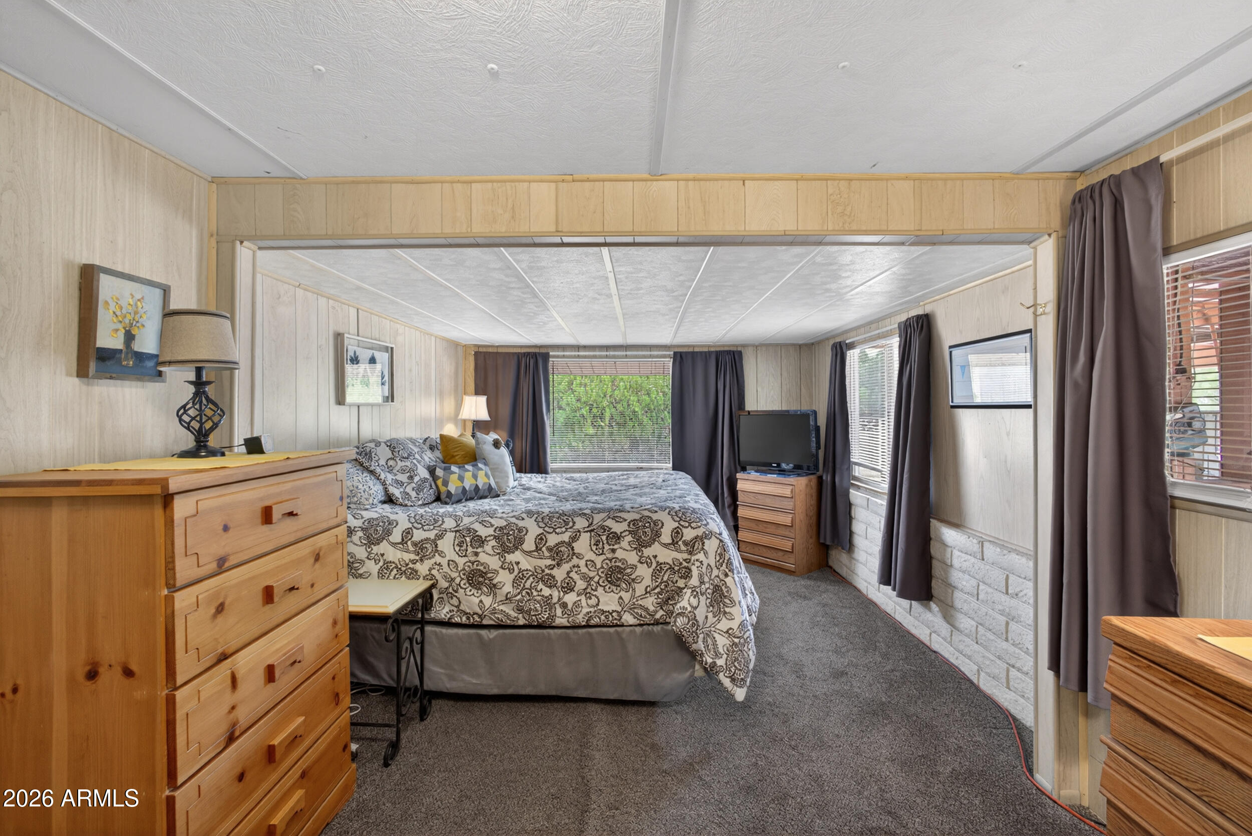 523 S PARK VIEW Circle