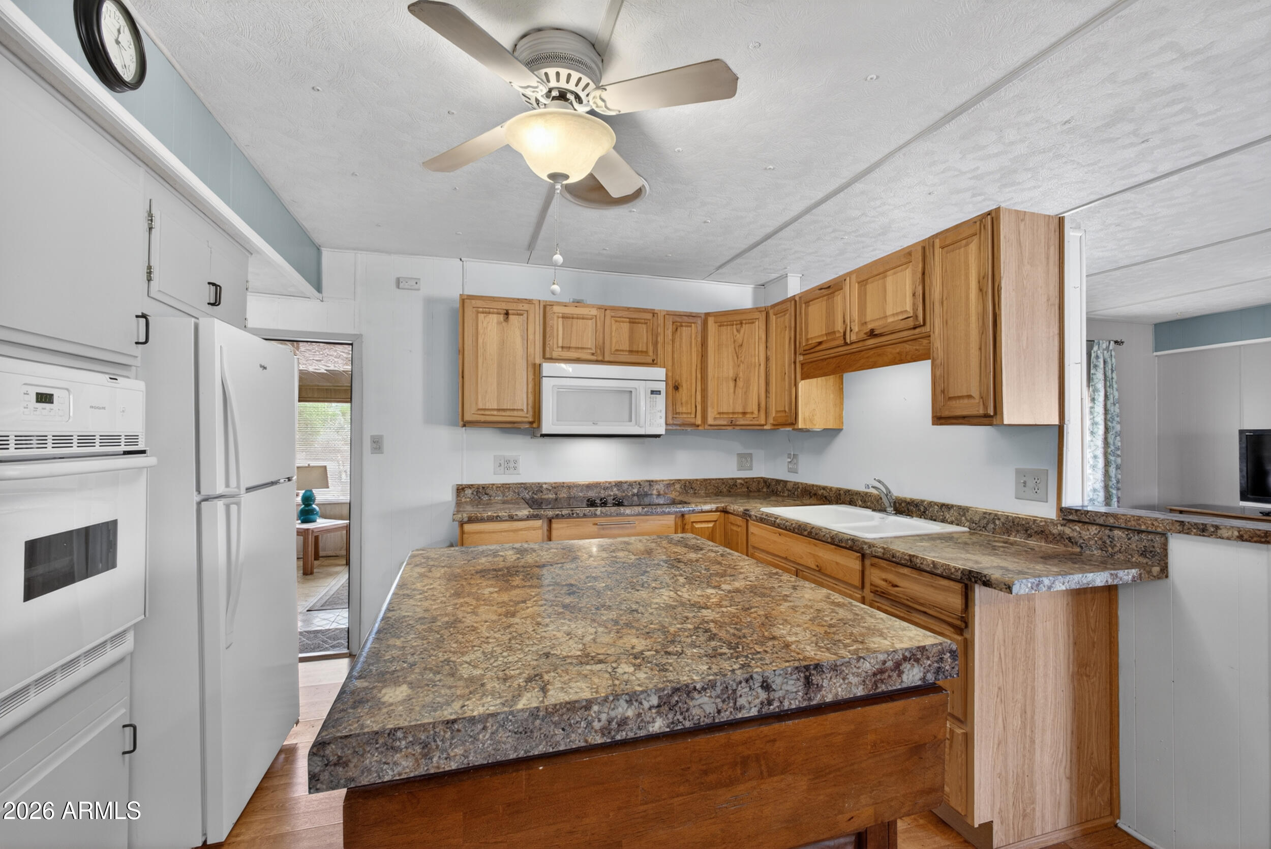 523 S PARK VIEW Circle