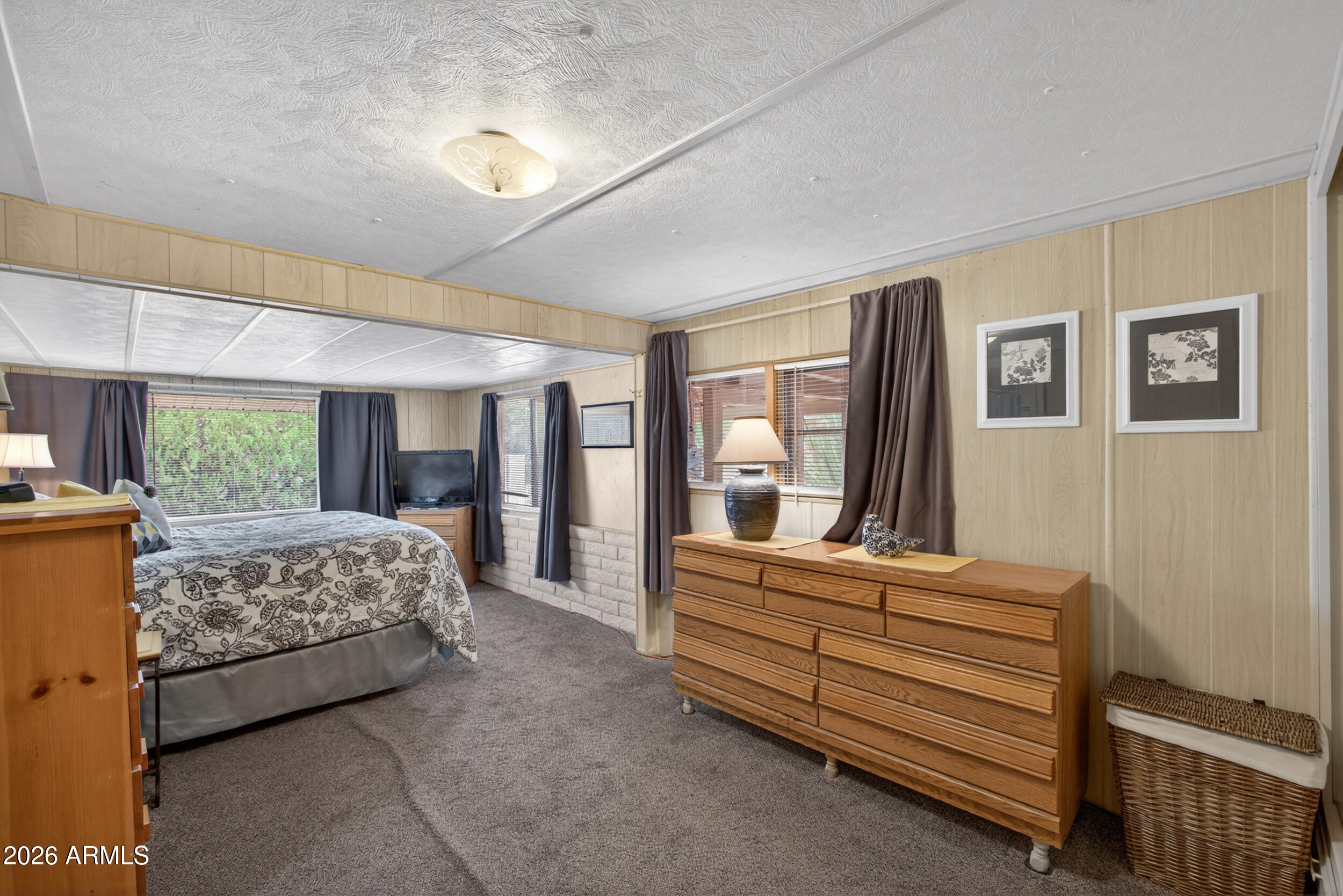 523 S PARK VIEW Circle