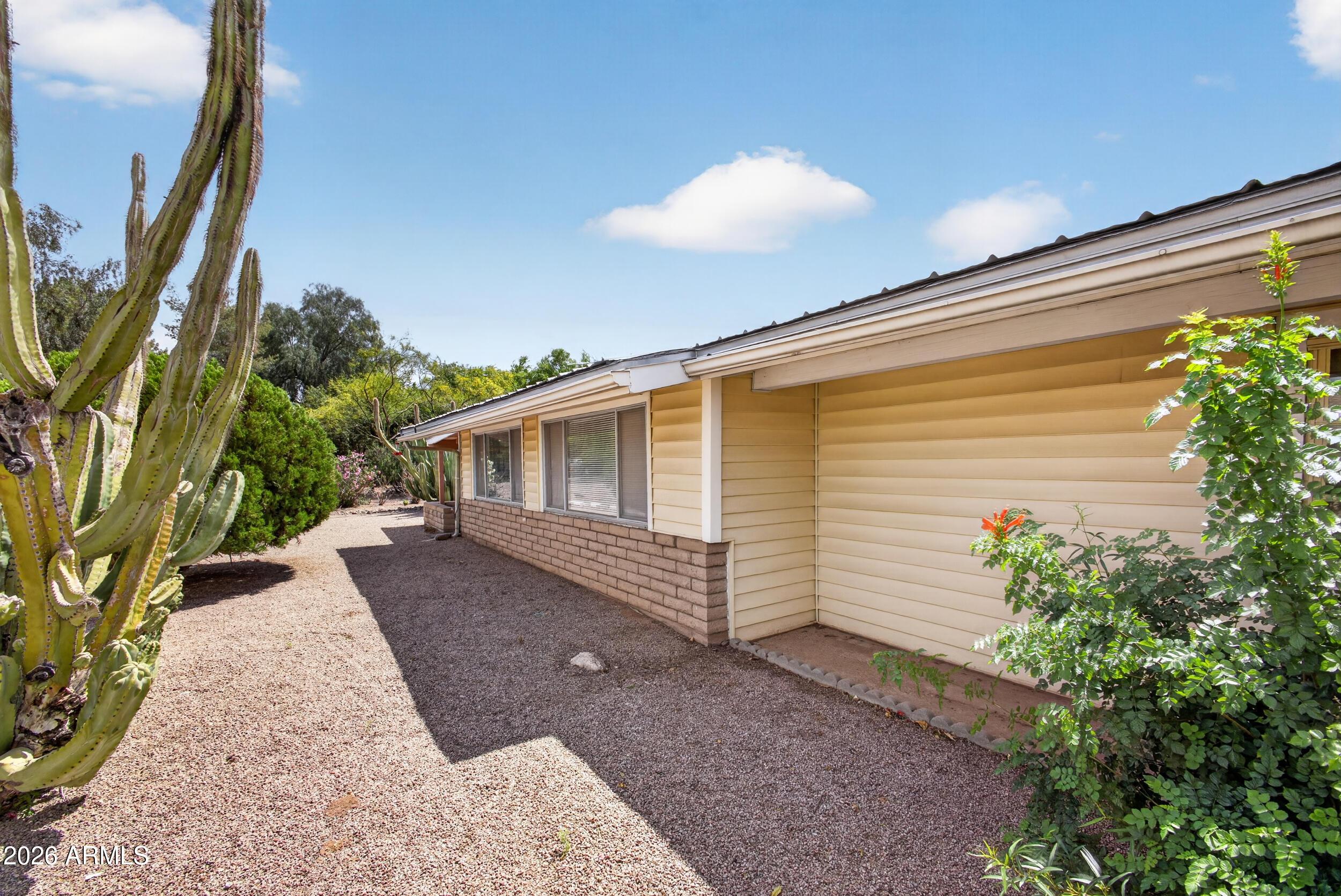 523 S PARK VIEW Circle