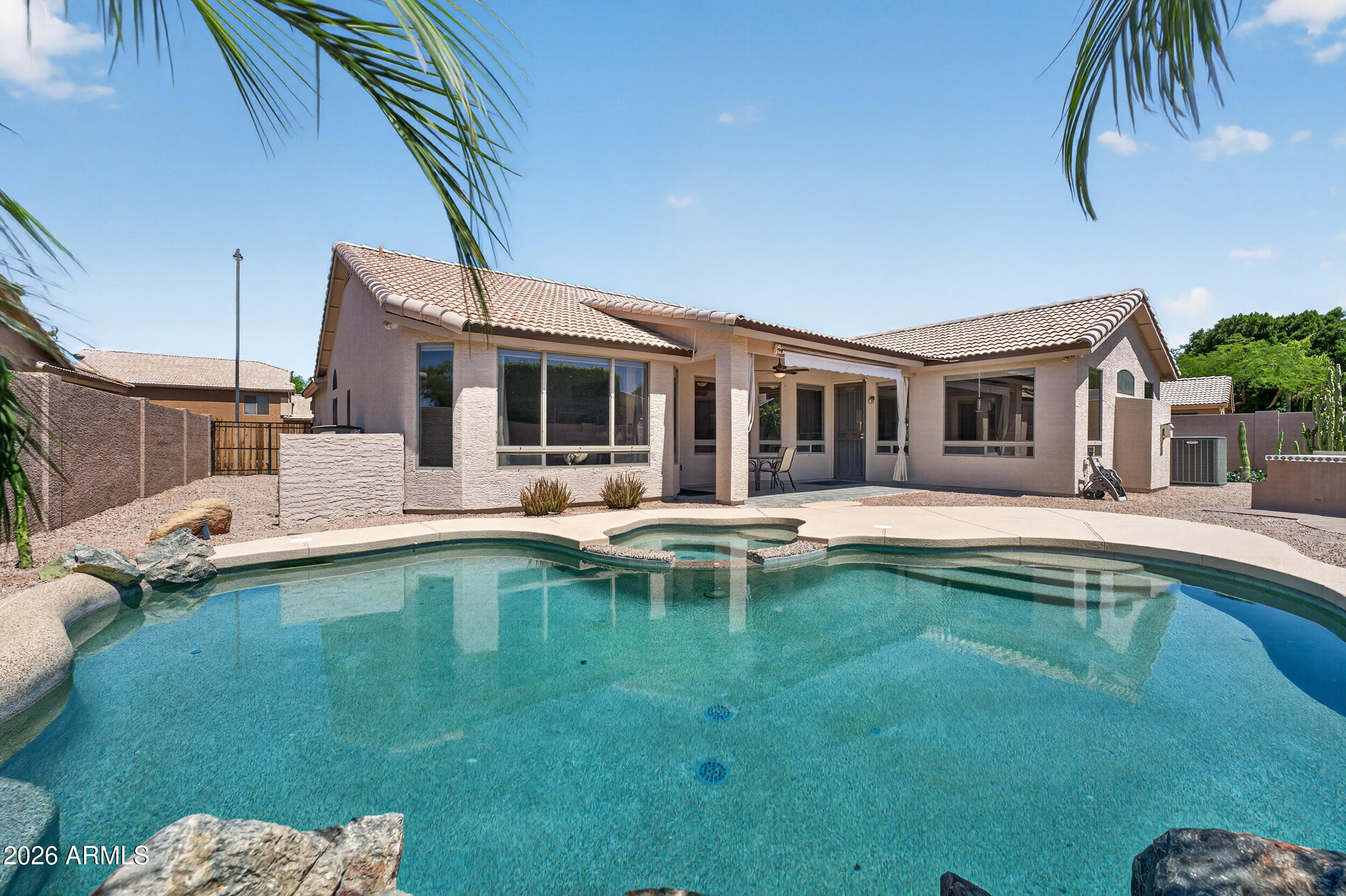 625 W MERRILL Avenue