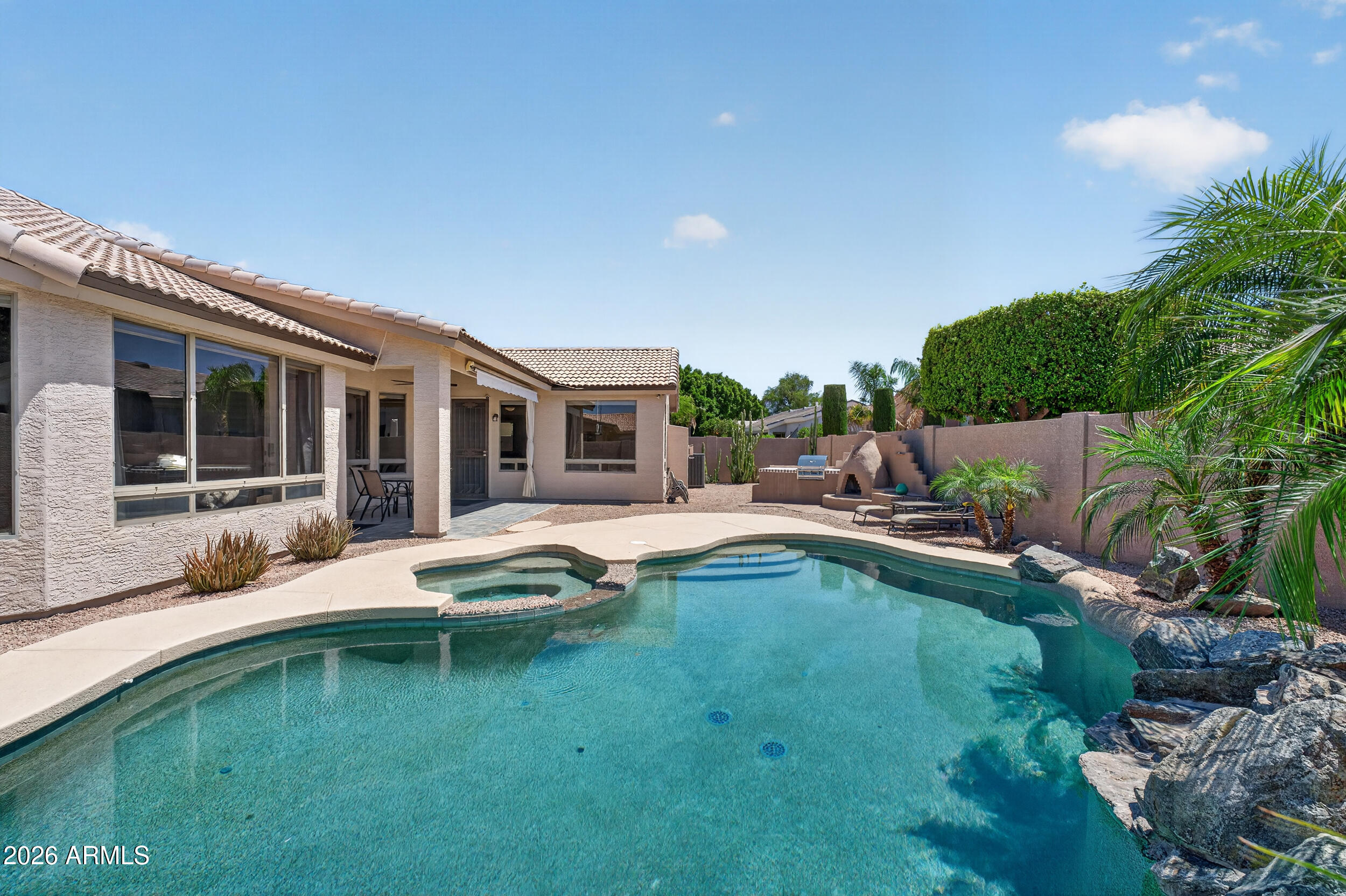 625 W MERRILL Avenue