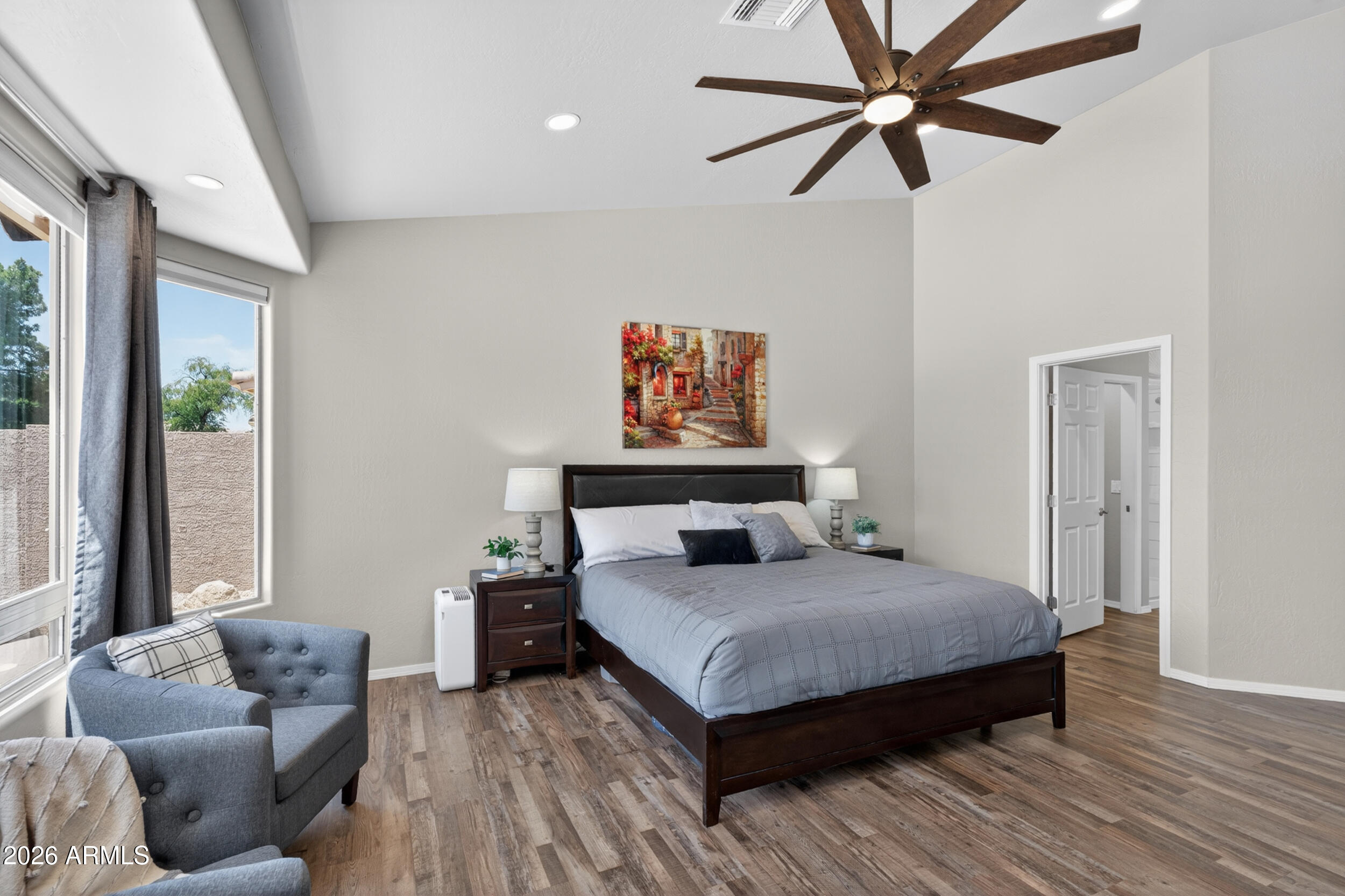 625 W MERRILL Avenue