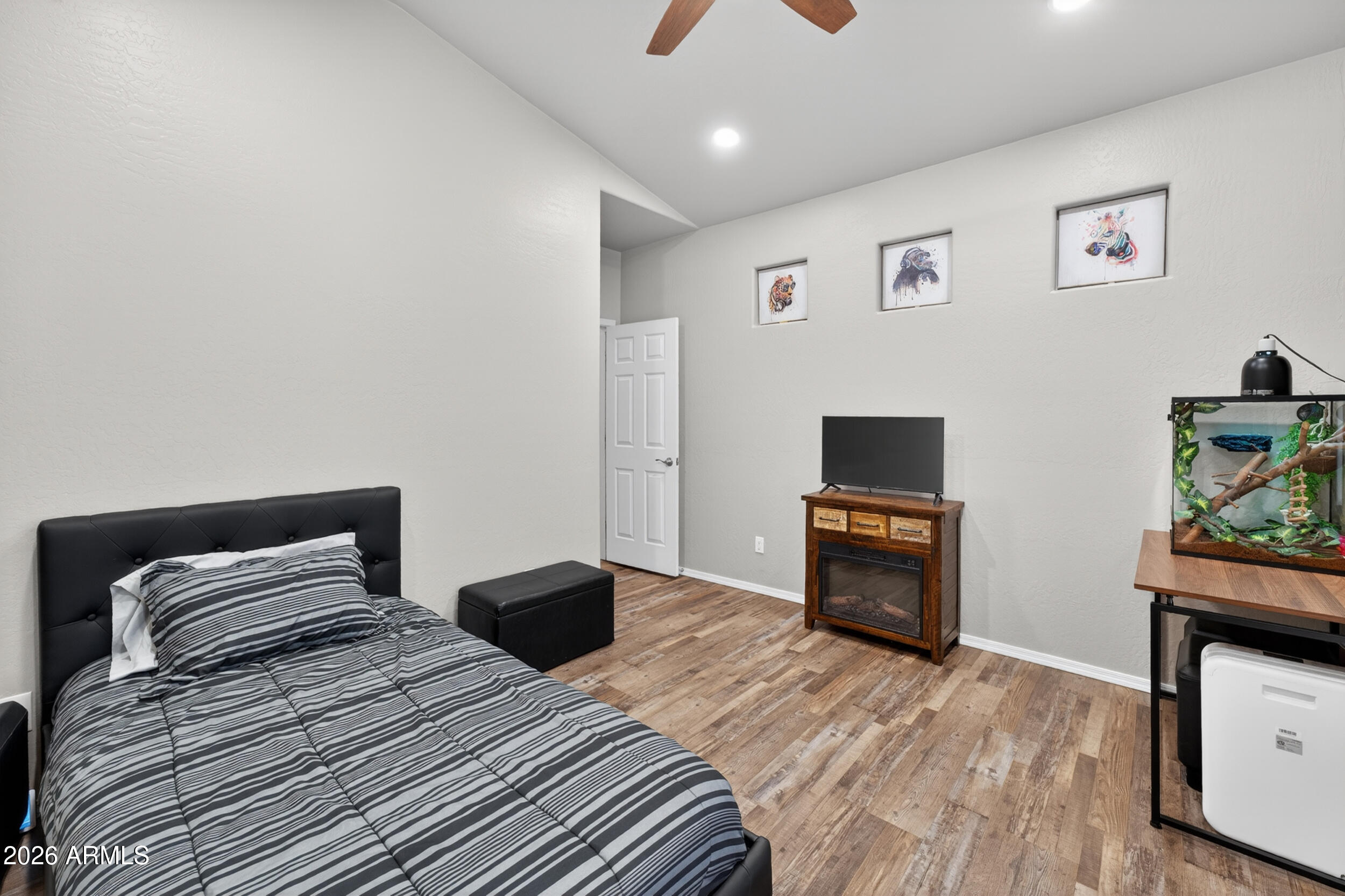 625 W MERRILL Avenue