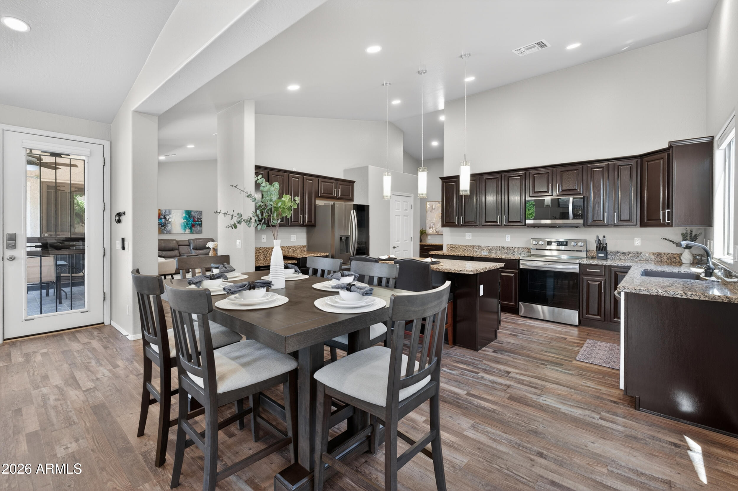 625 W MERRILL Avenue