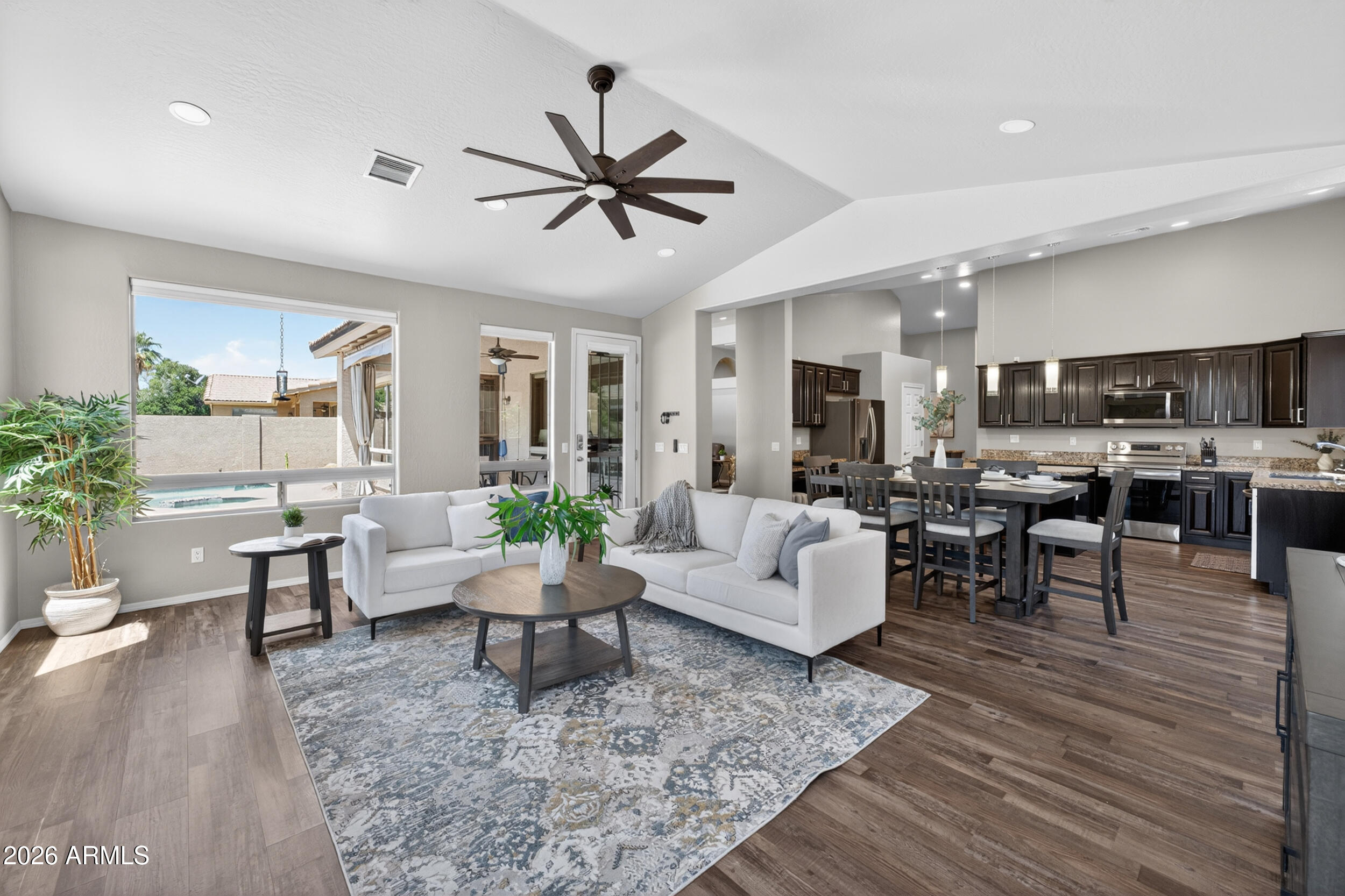 625 W MERRILL Avenue