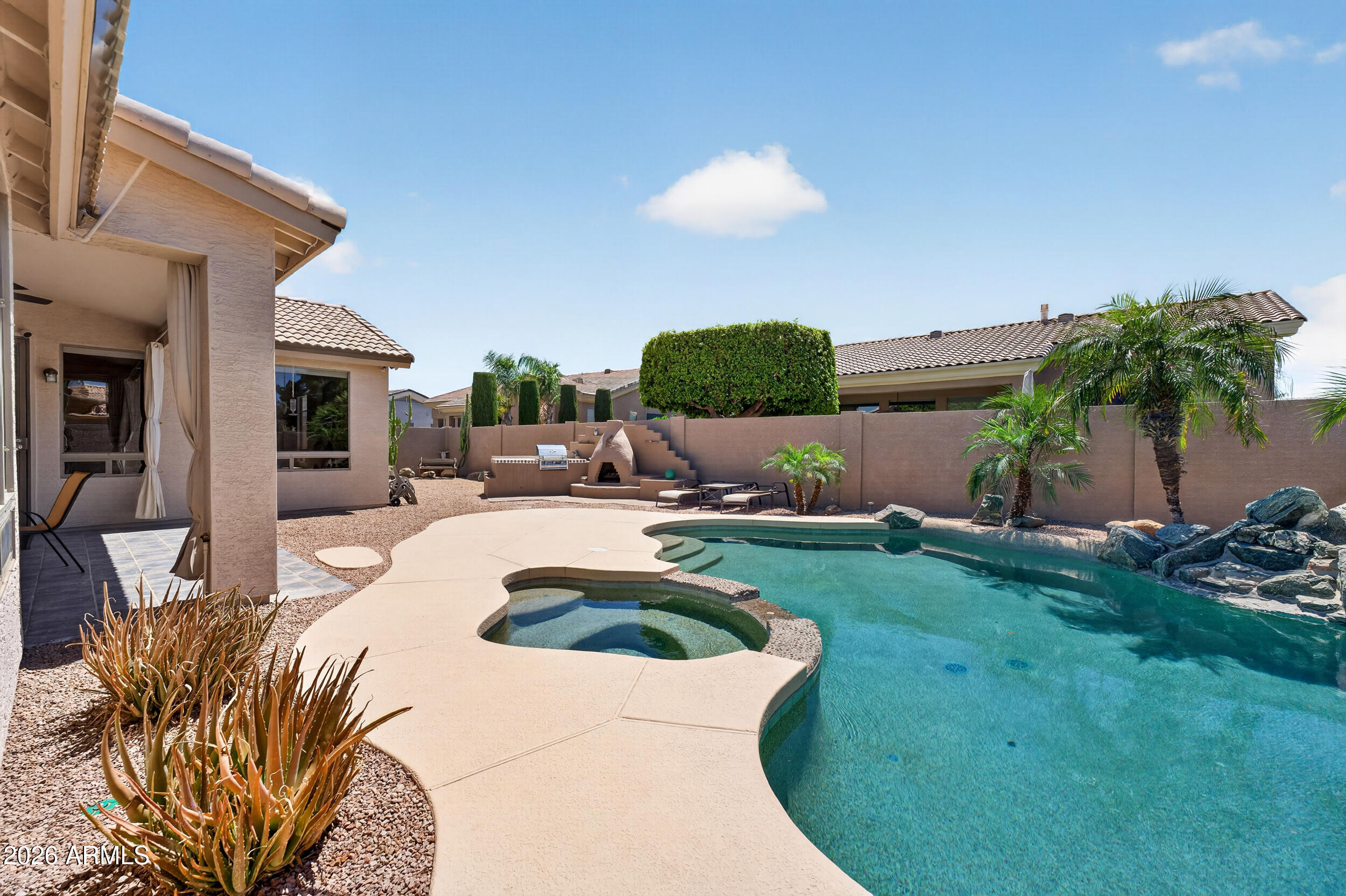 625 W MERRILL Avenue