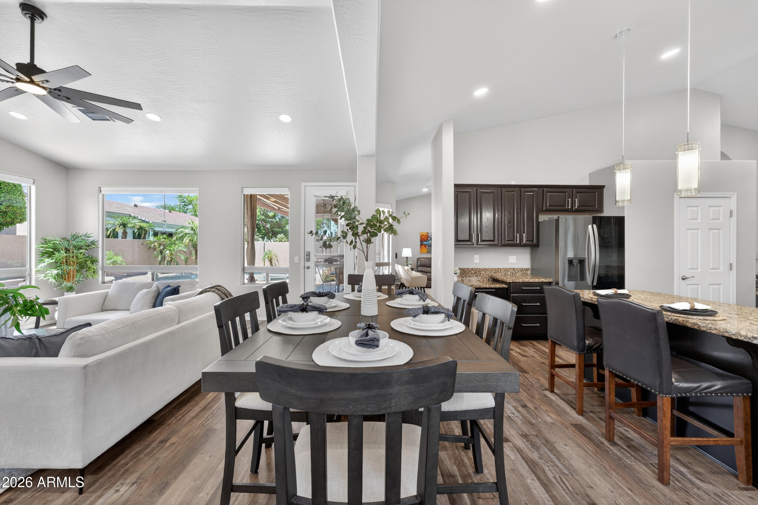 625 W MERRILL Avenue