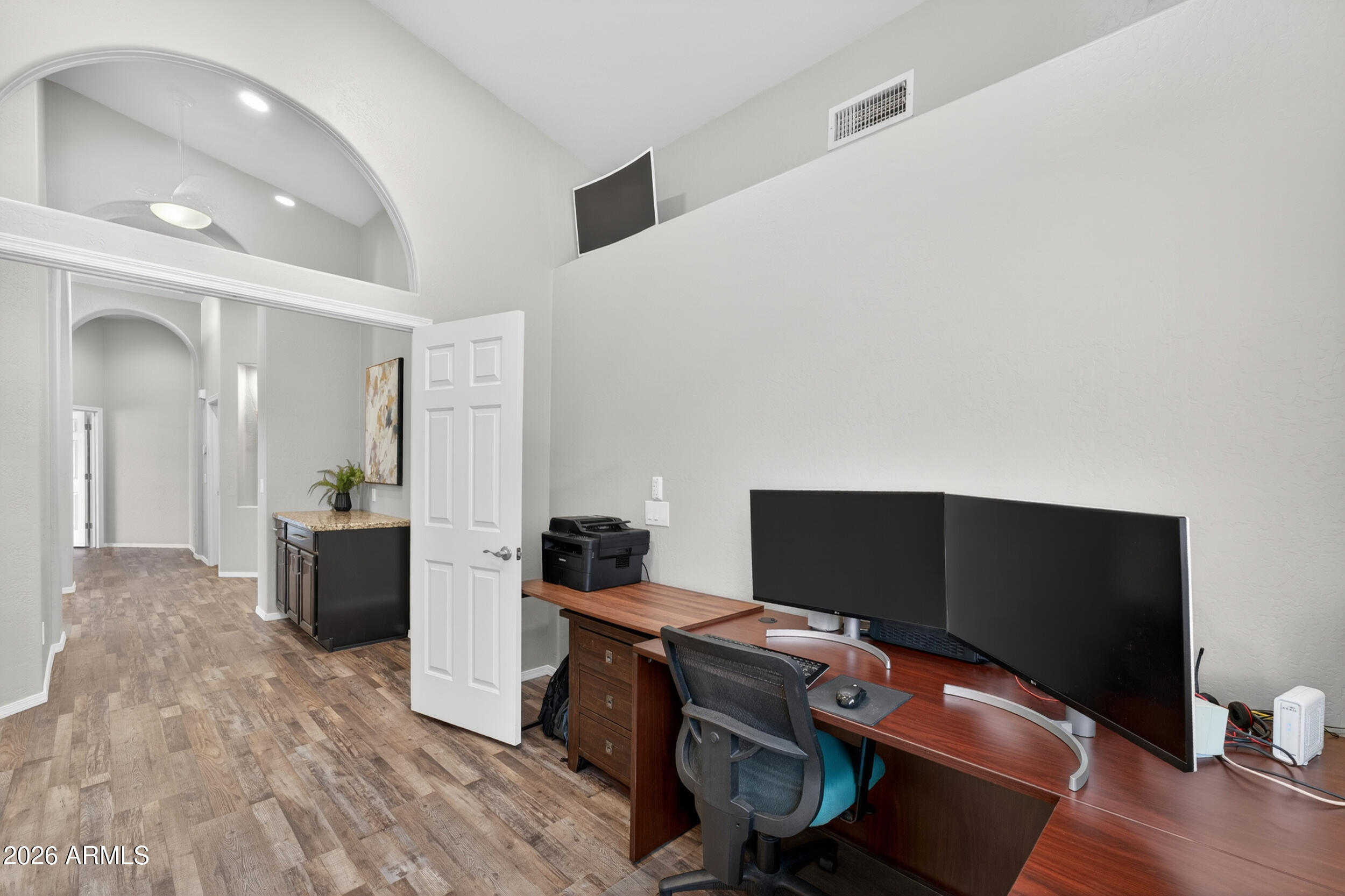 625 W MERRILL Avenue