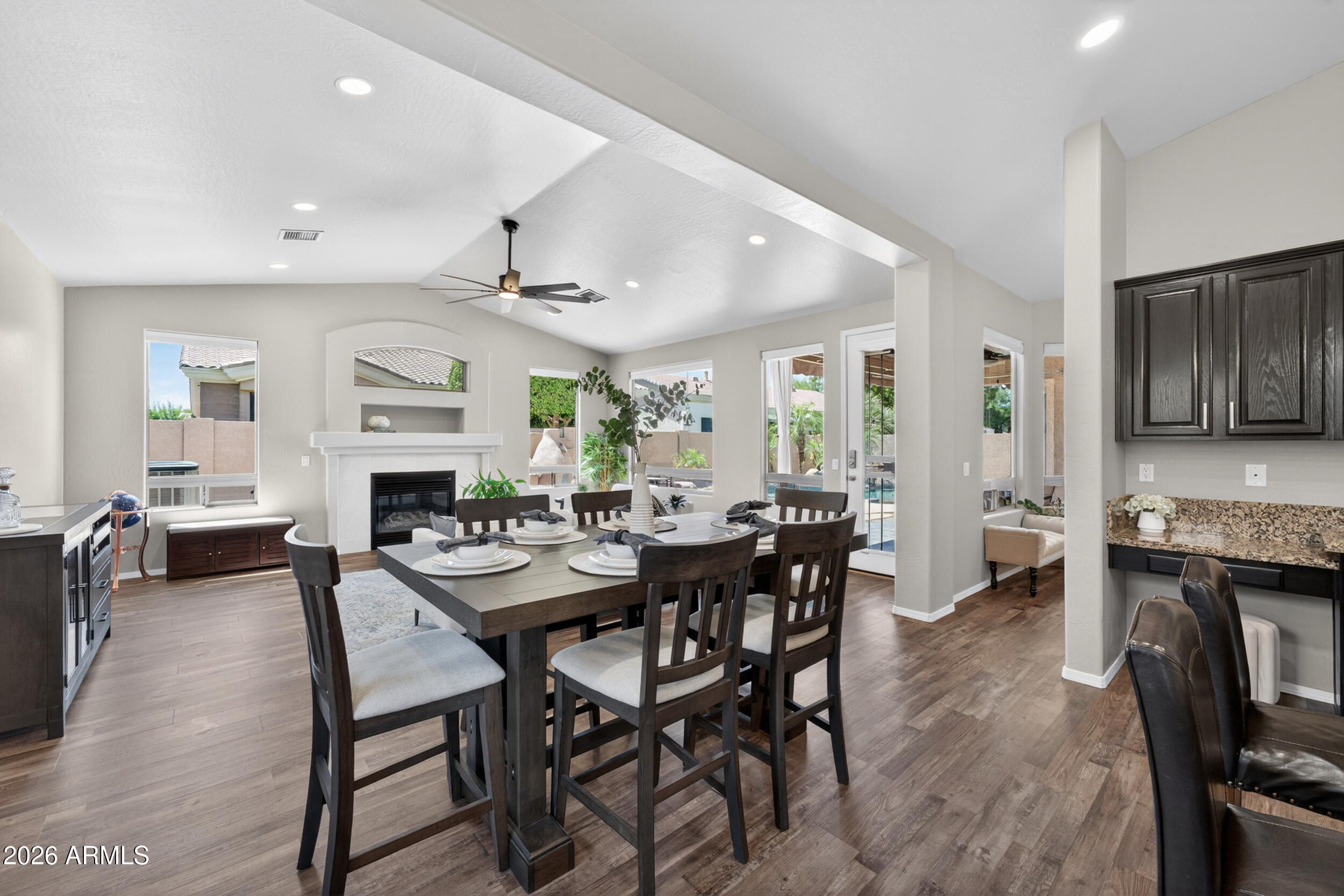 625 W MERRILL Avenue