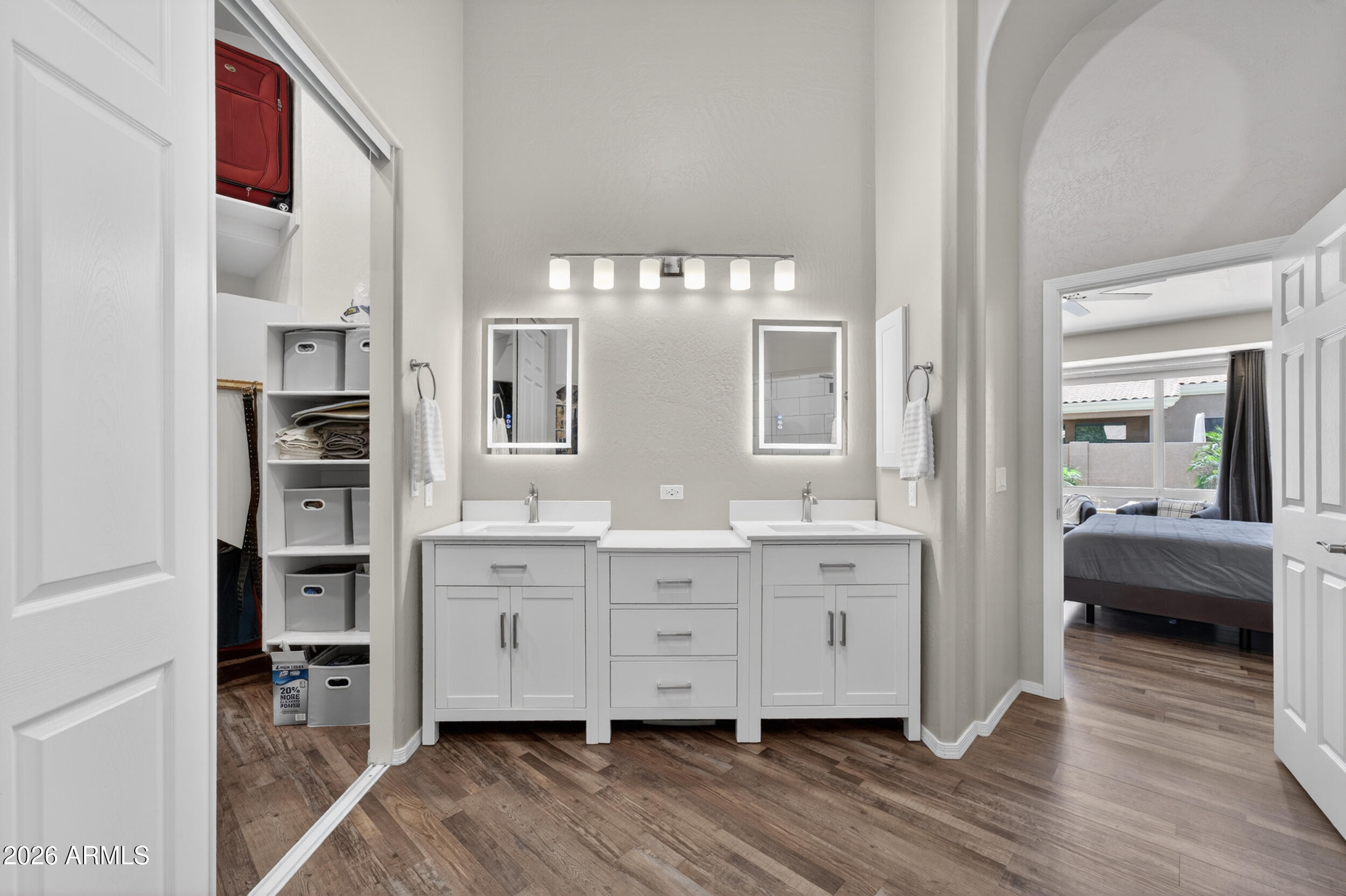 625 W MERRILL Avenue