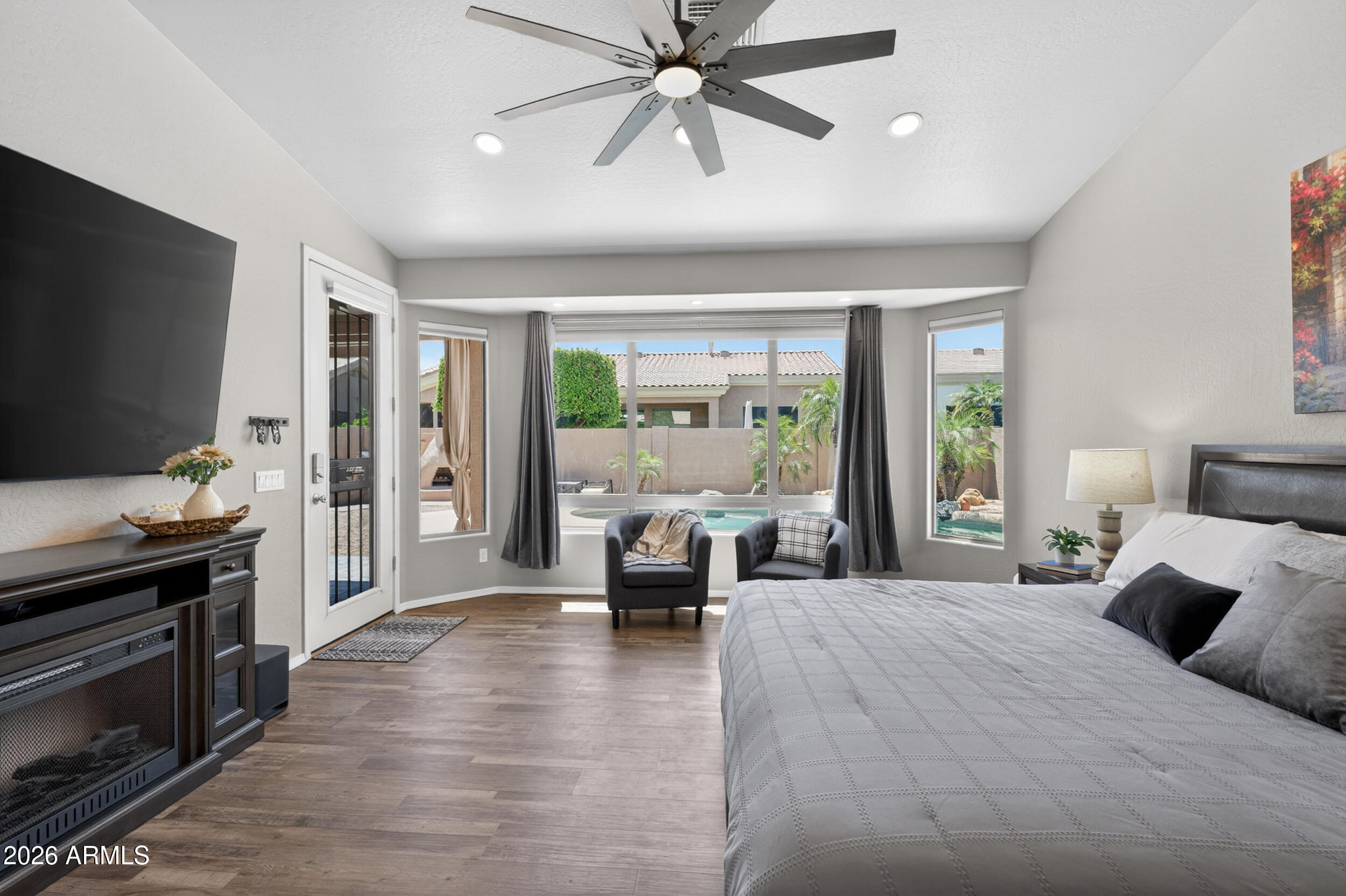 625 W MERRILL Avenue