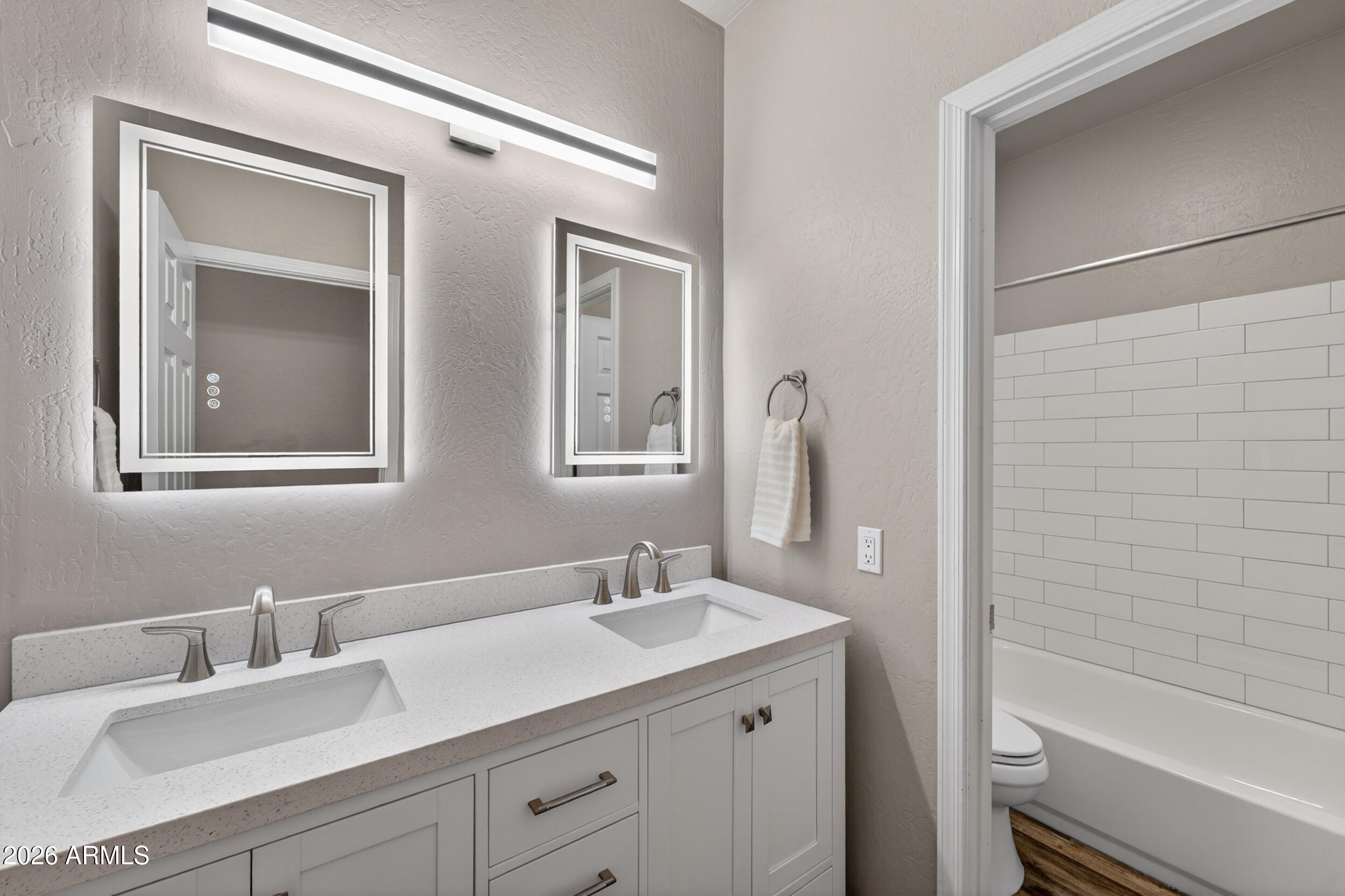 625 W MERRILL Avenue