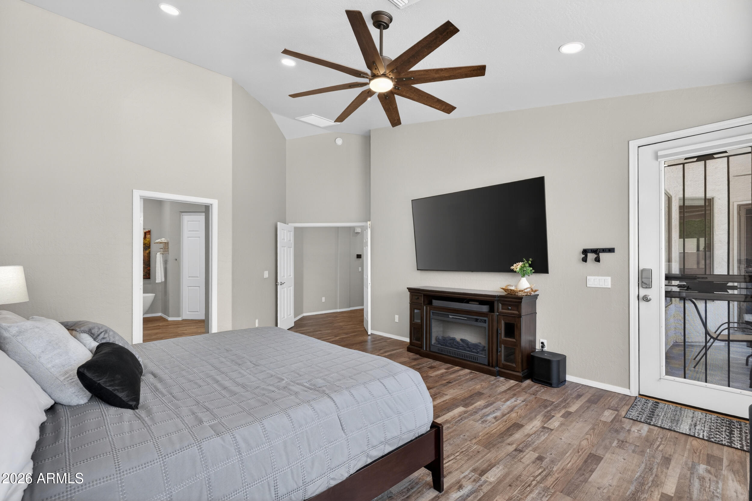 625 W MERRILL Avenue