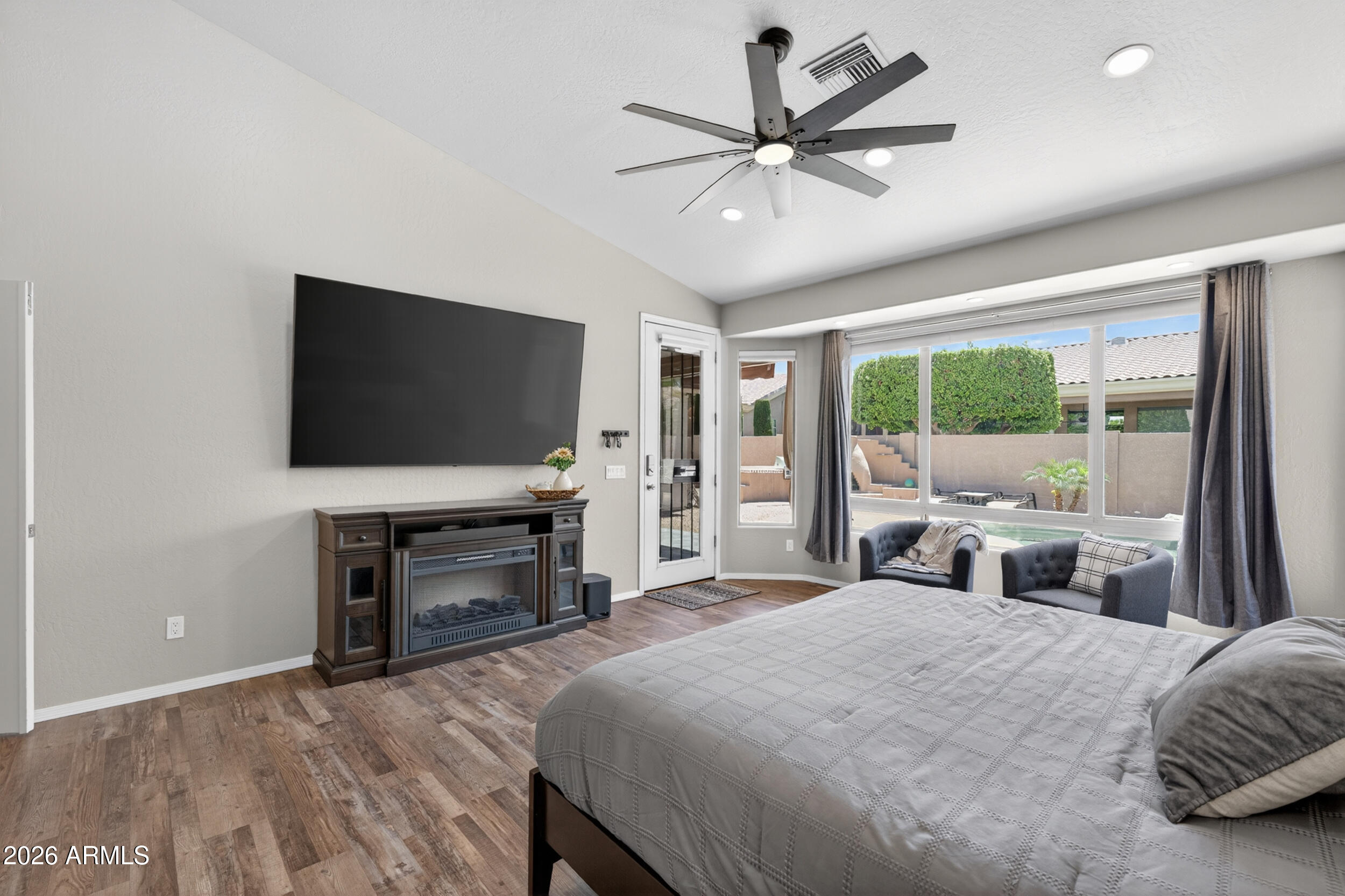 625 W MERRILL Avenue