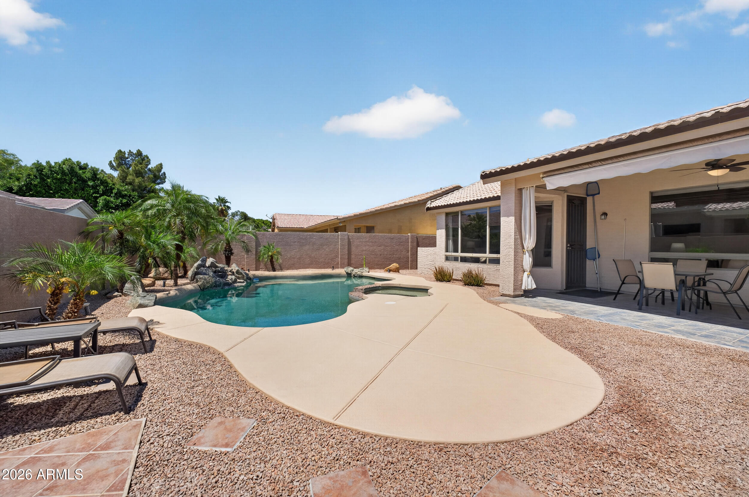 625 W MERRILL Avenue