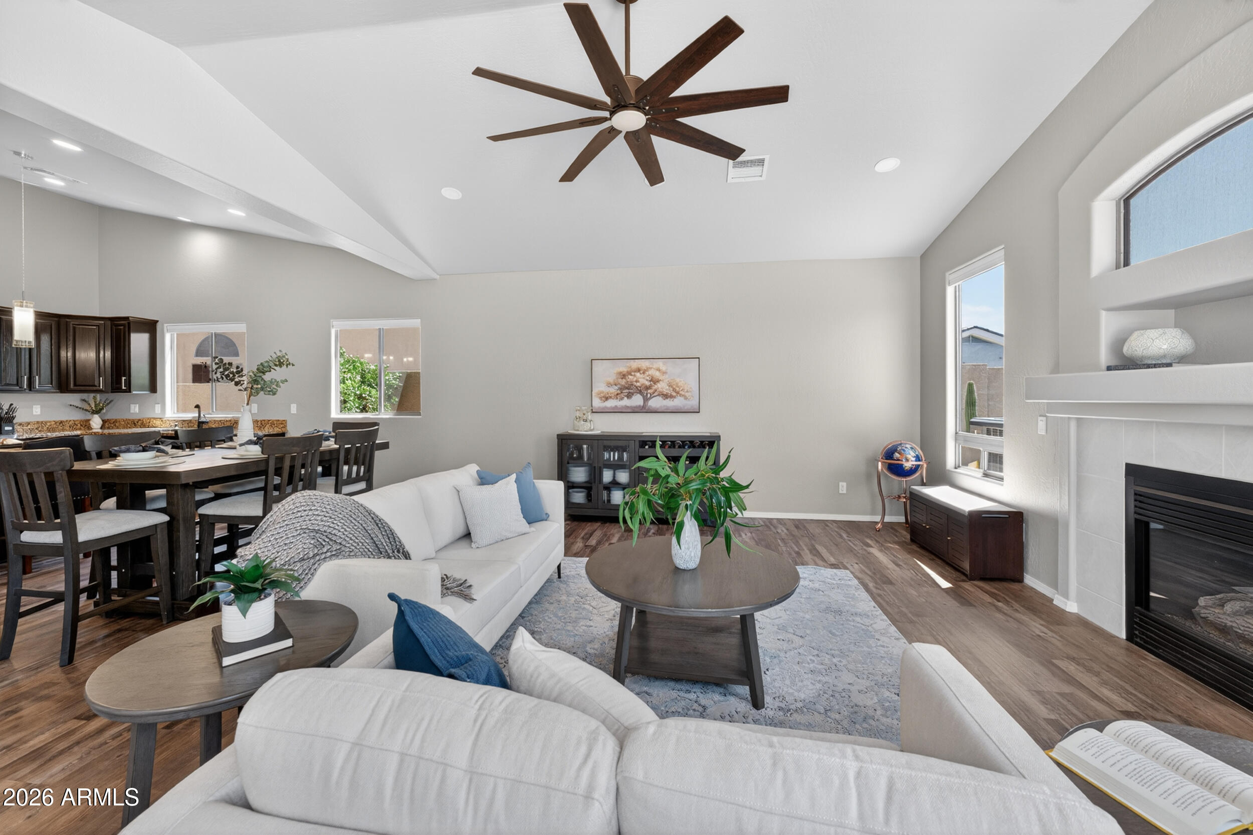 625 W MERRILL Avenue