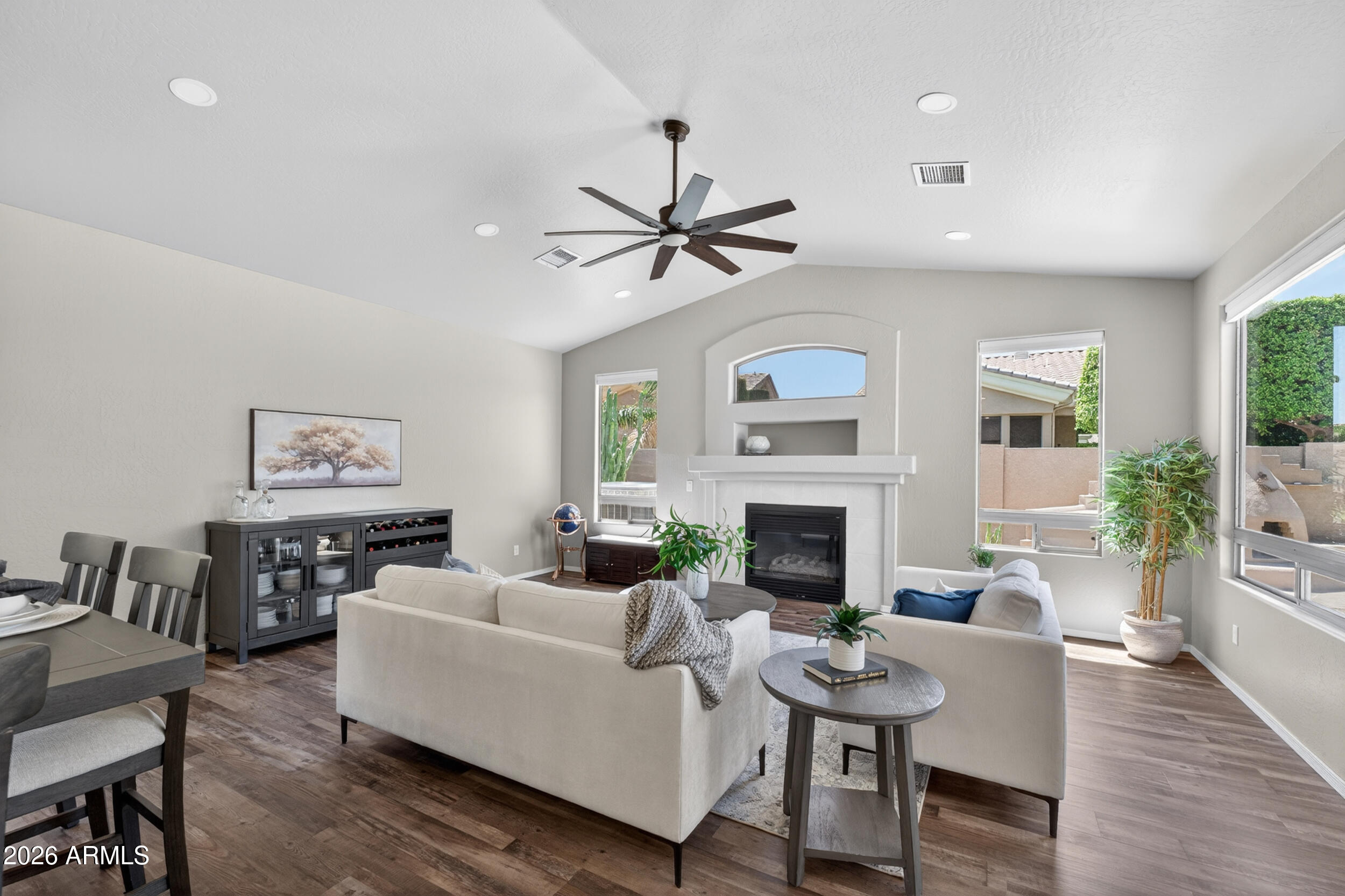 625 W MERRILL Avenue