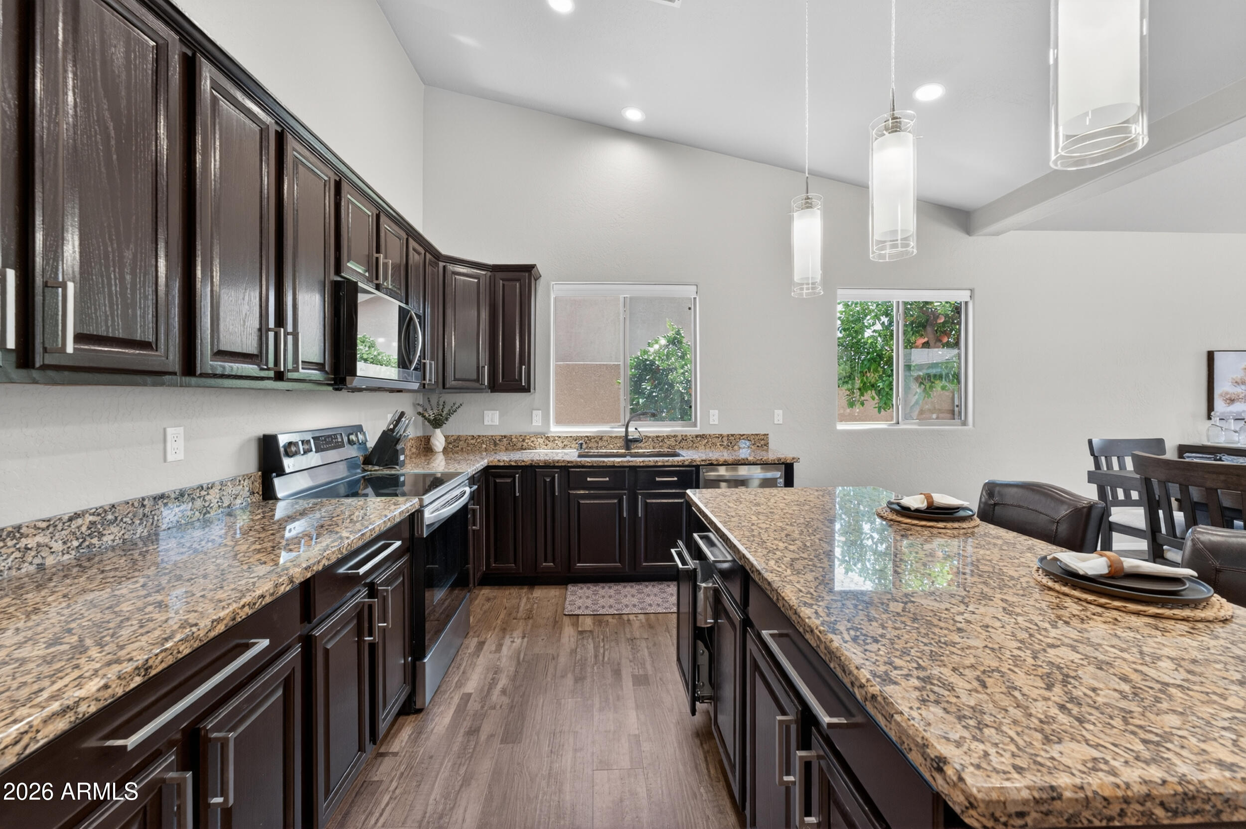 625 W MERRILL Avenue