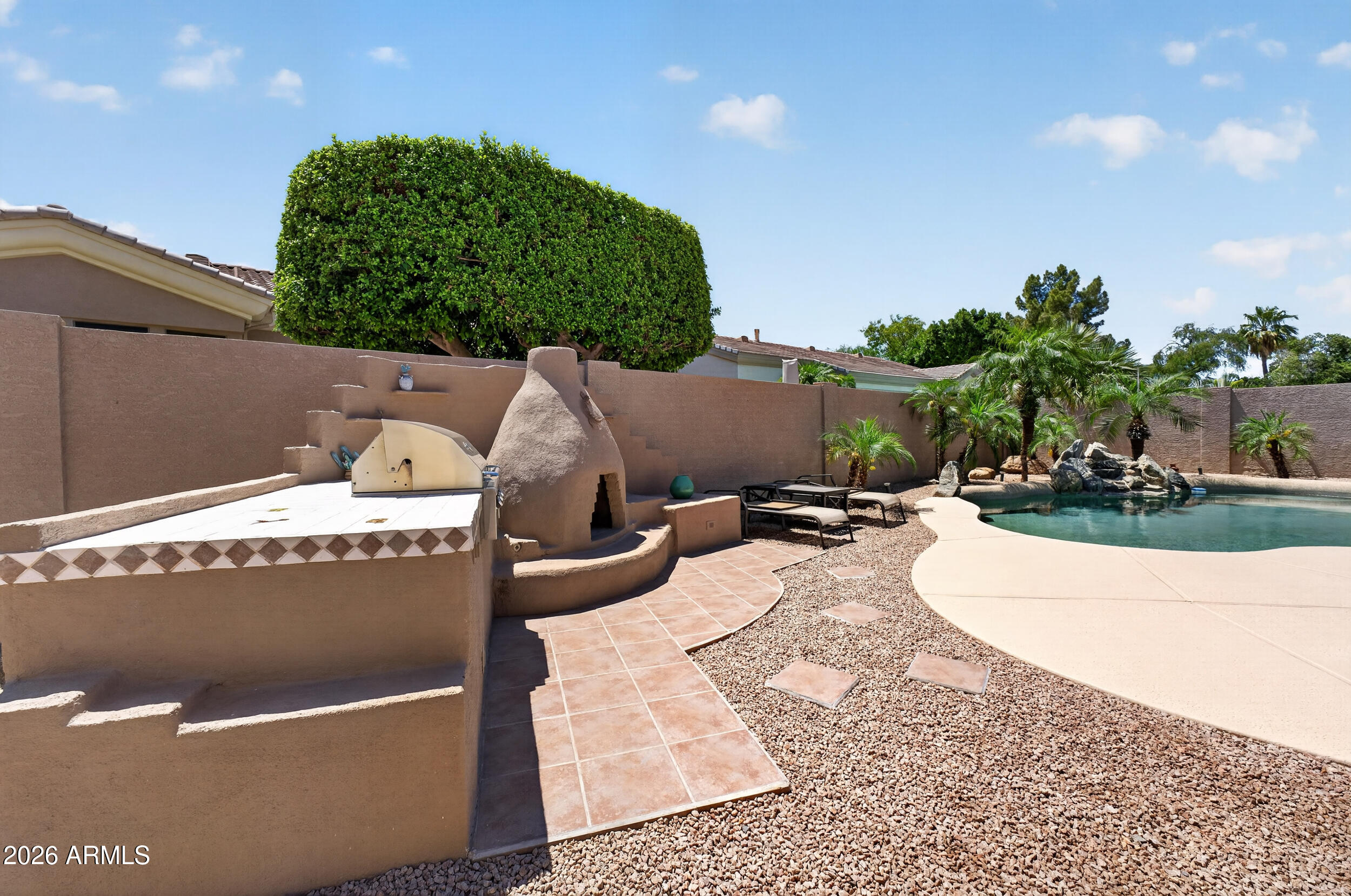 625 W MERRILL Avenue