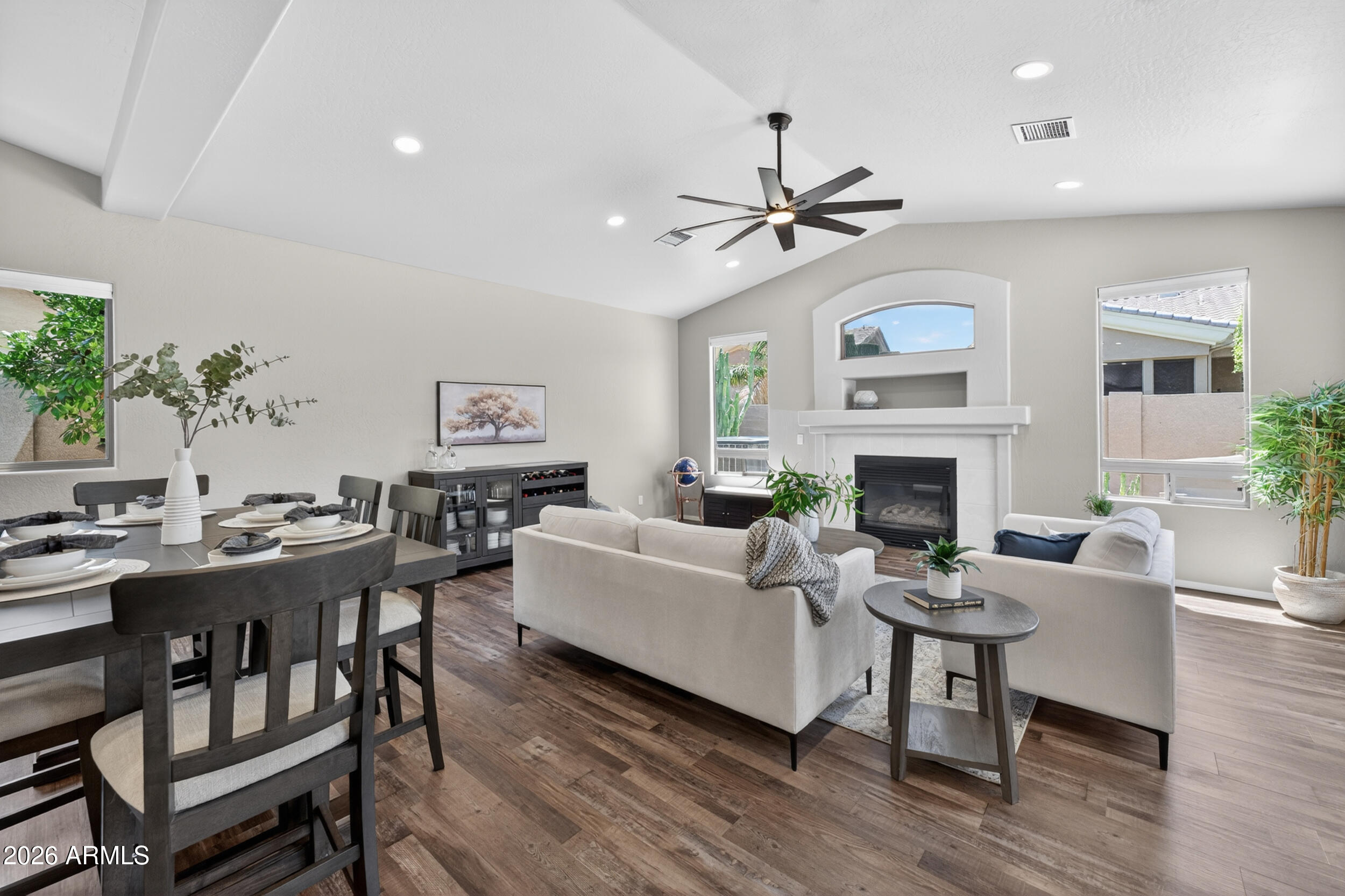 625 W MERRILL Avenue