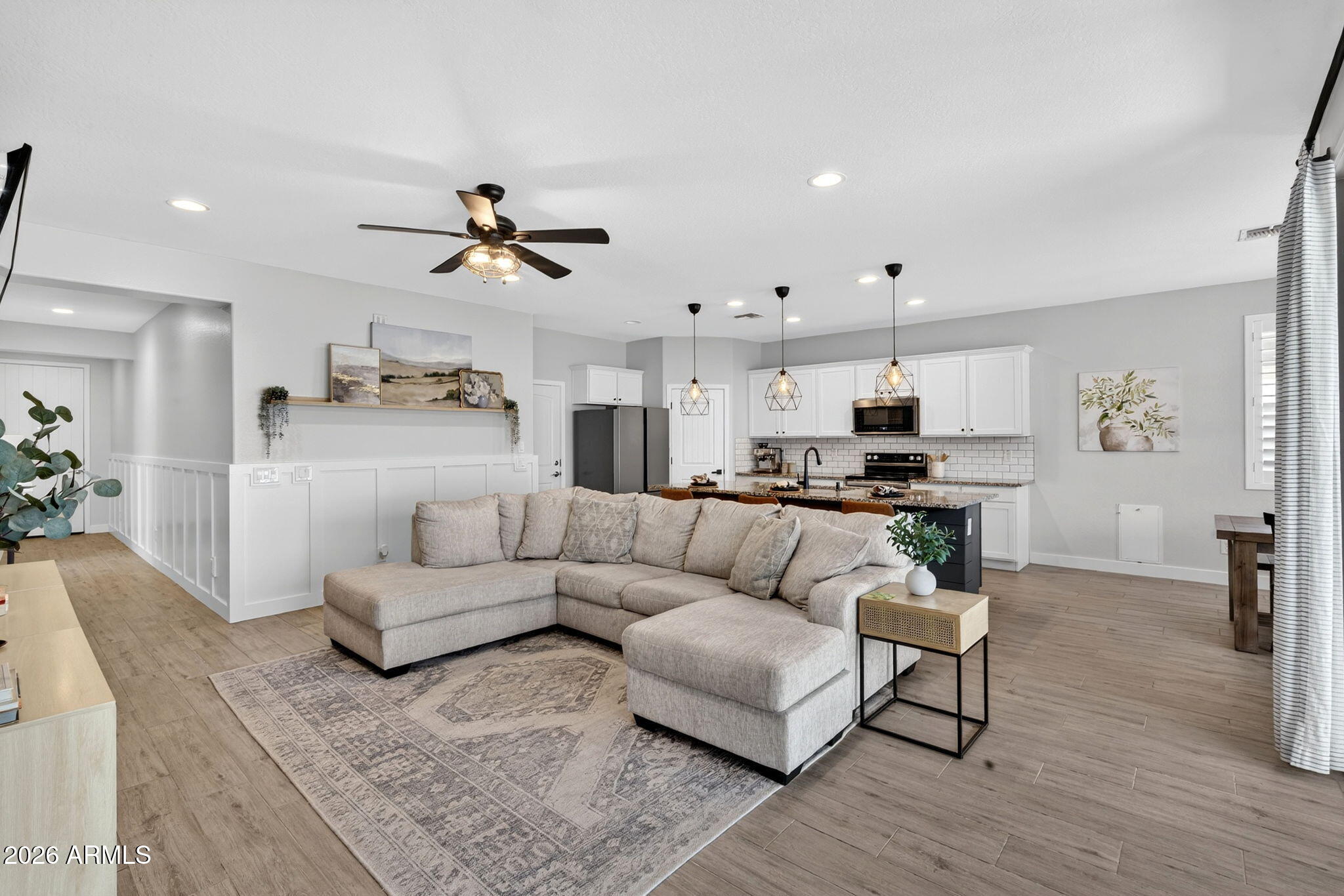 9763 E SUBURBAN Drive