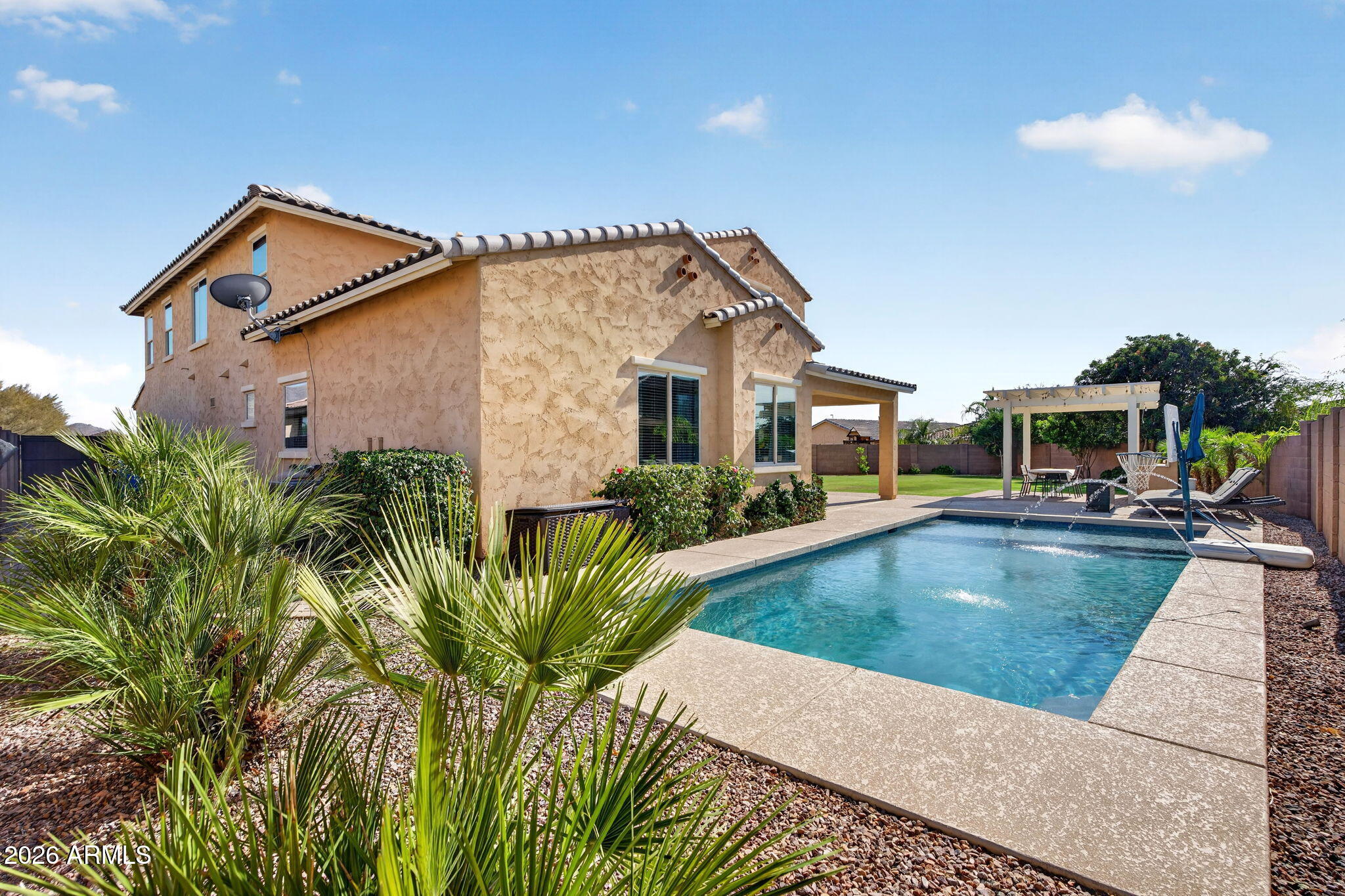 2662 E CHERRY HILL Drive