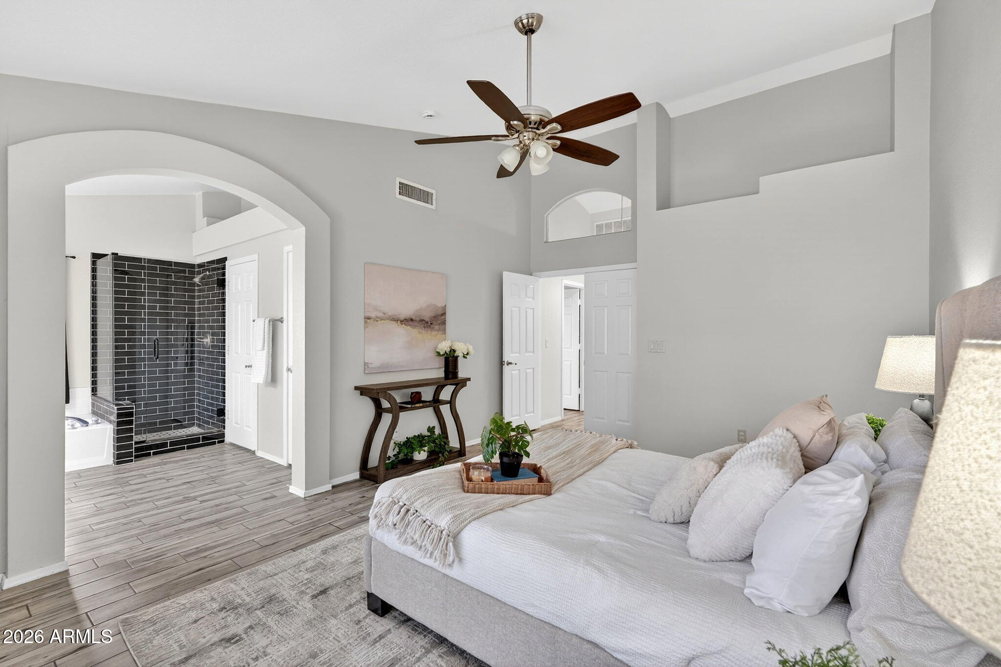 1114 E ARTESIAN Way