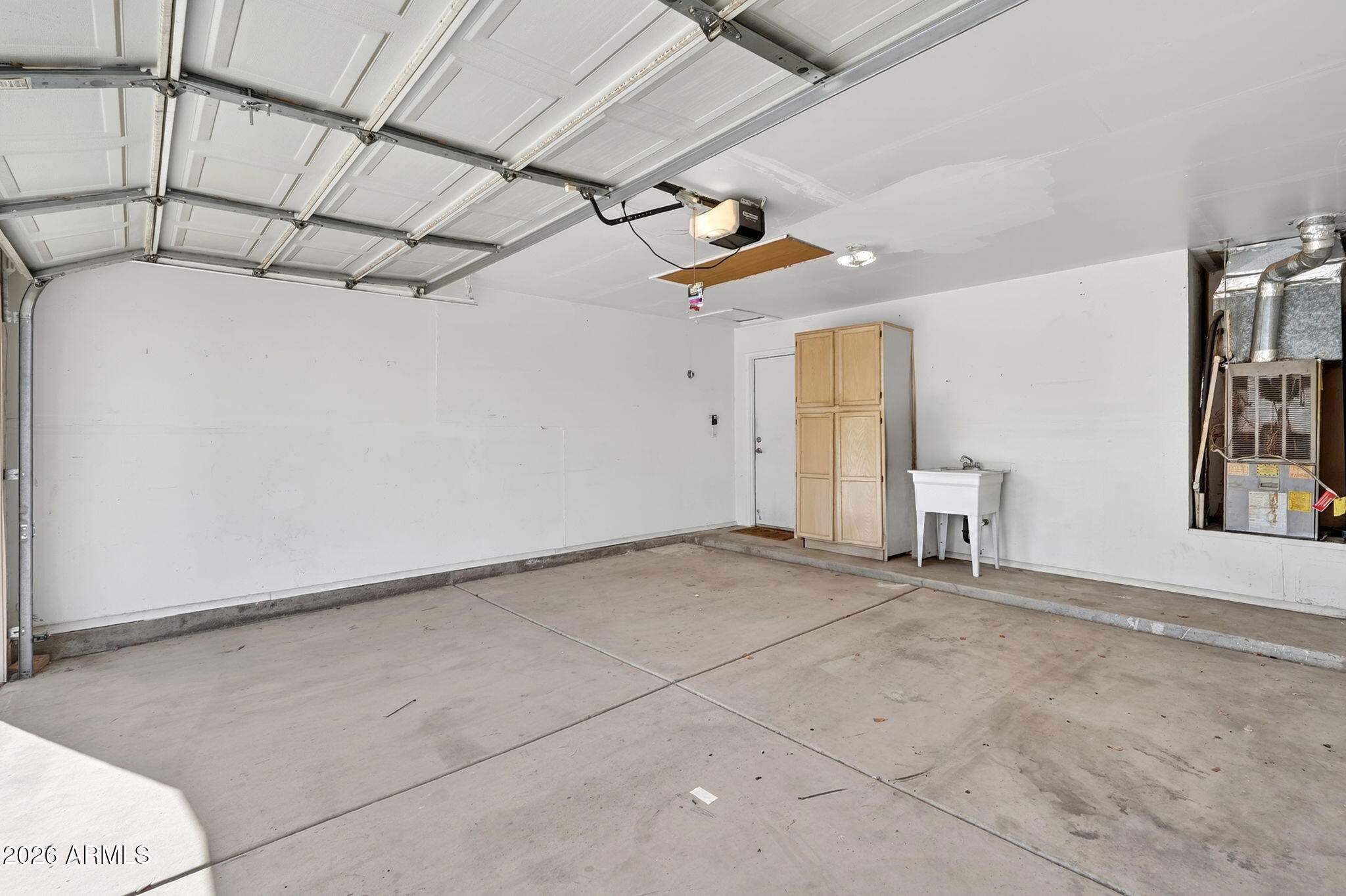 1114 E ARTESIAN Way