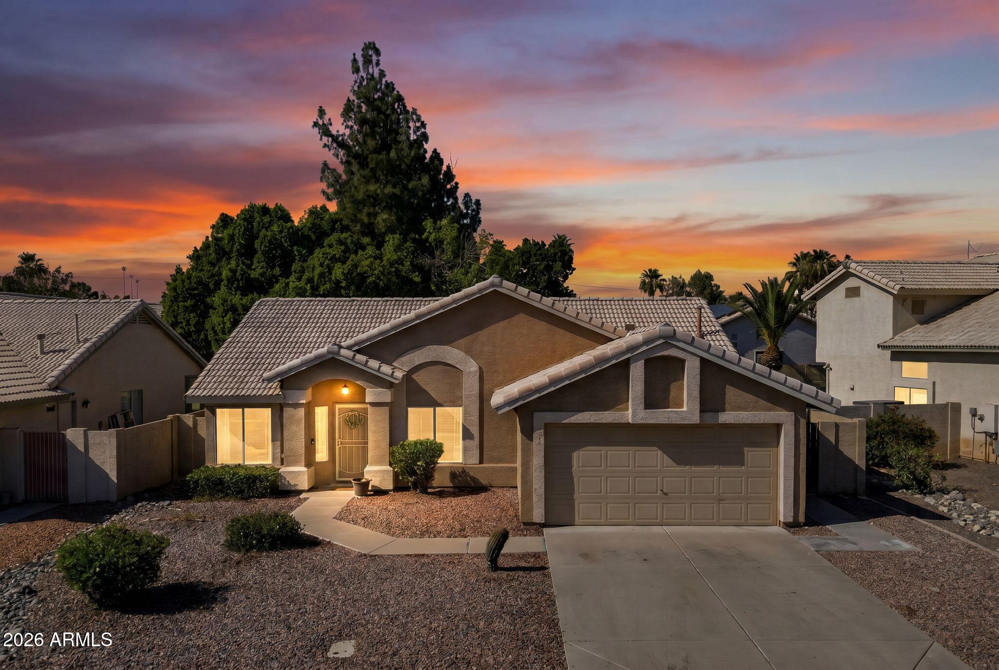1114 E ARTESIAN Way