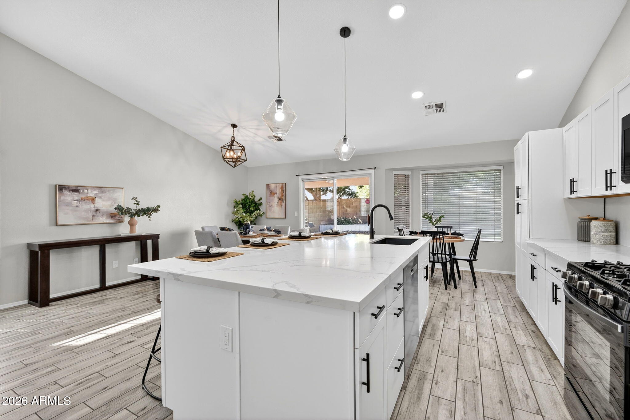 1114 E ARTESIAN Way