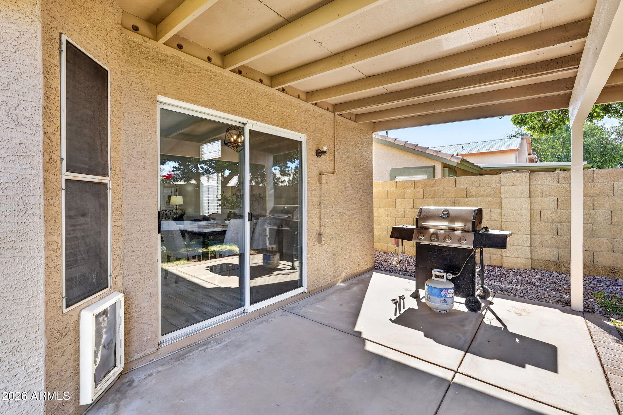 1114 E ARTESIAN Way