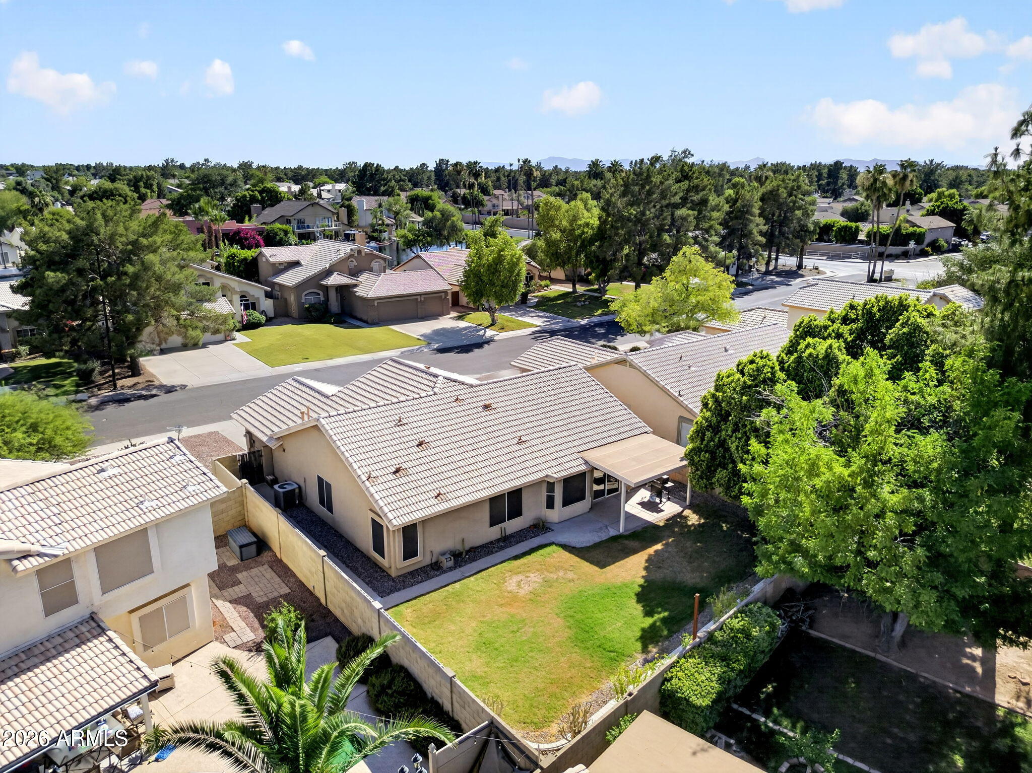 1114 E ARTESIAN Way