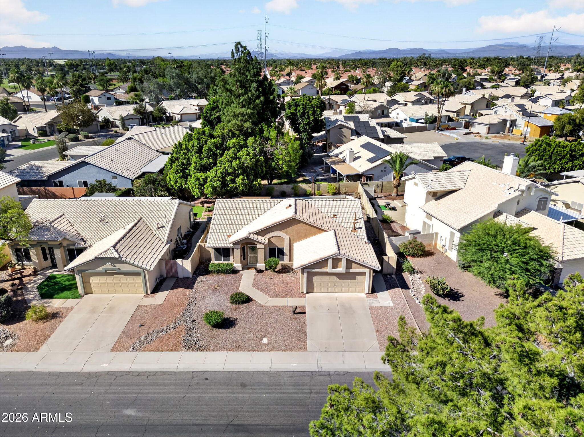 1114 E ARTESIAN Way