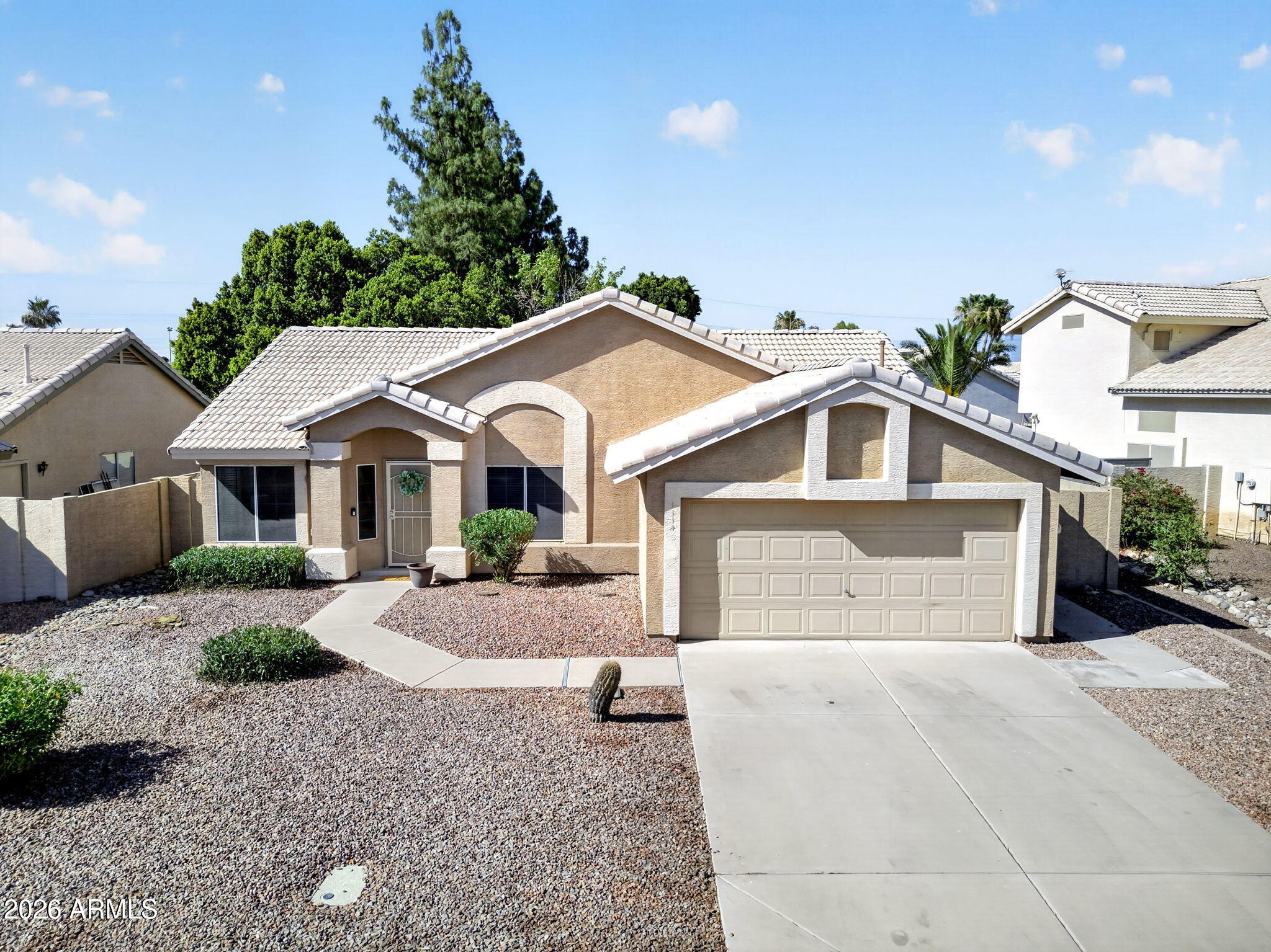 1114 E ARTESIAN Way