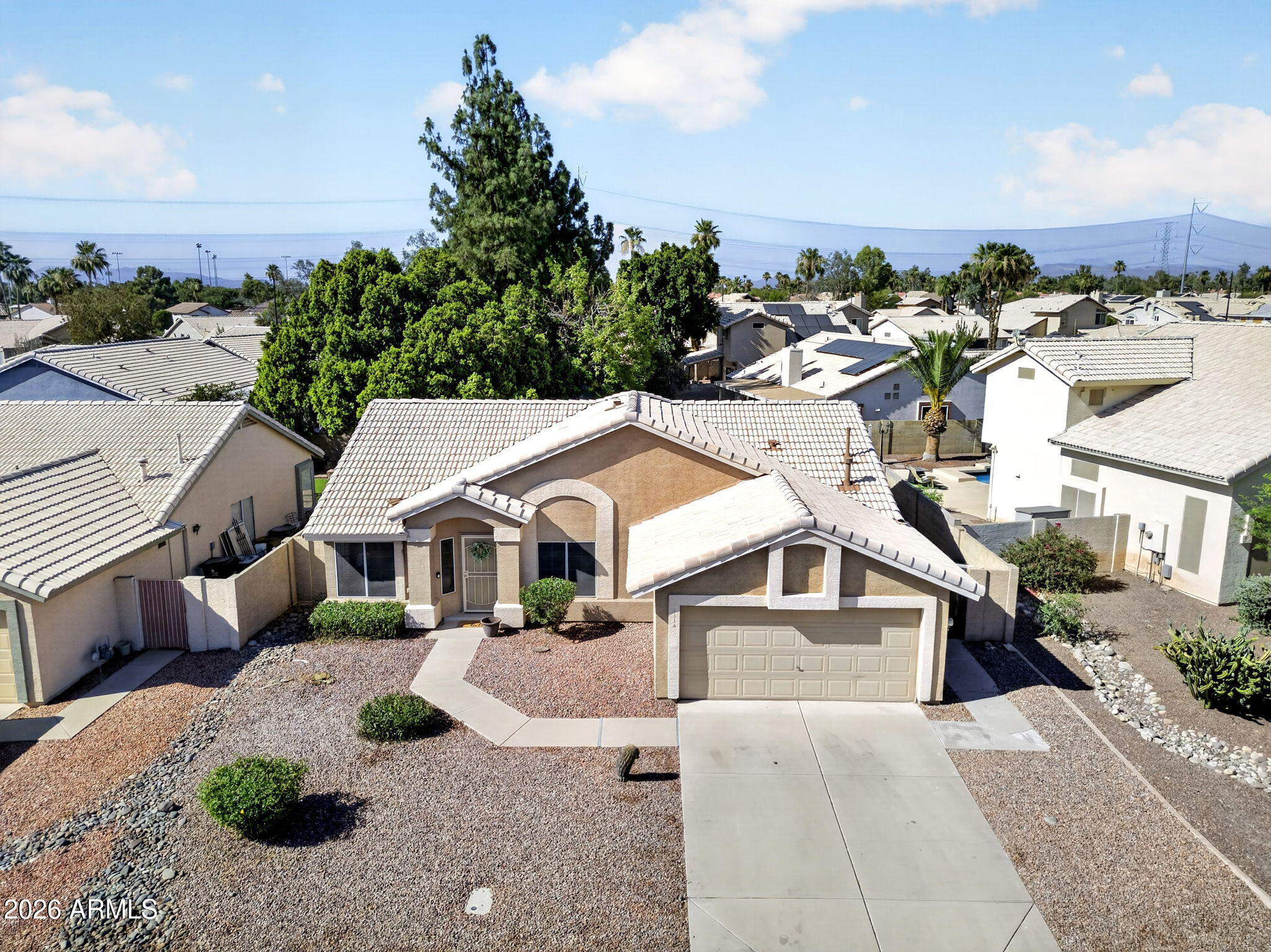 1114 E ARTESIAN Way