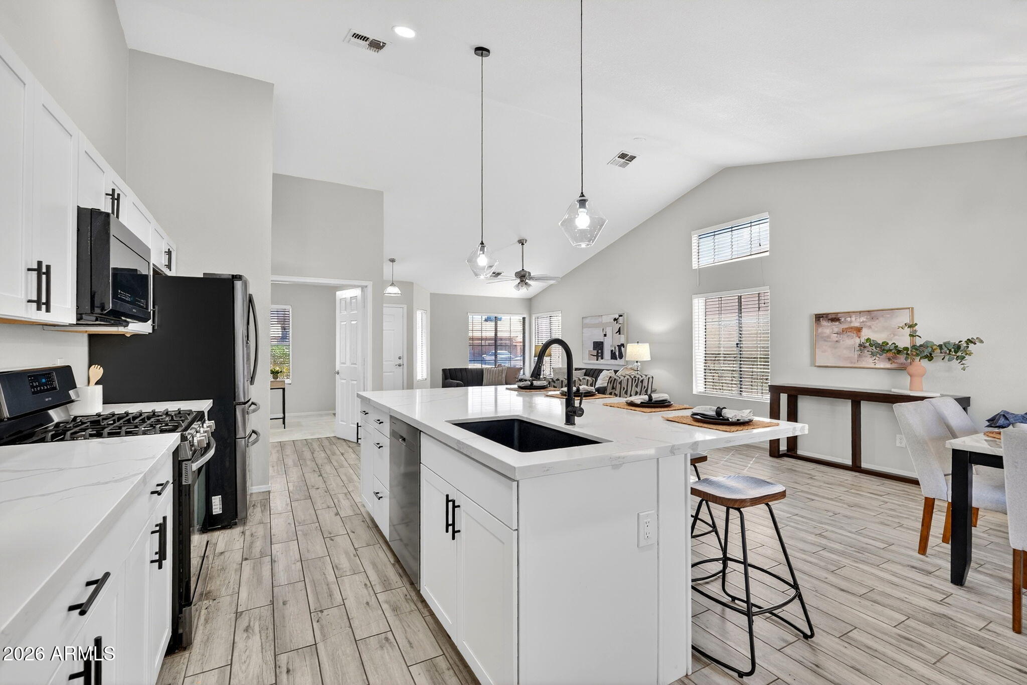 1114 E ARTESIAN Way